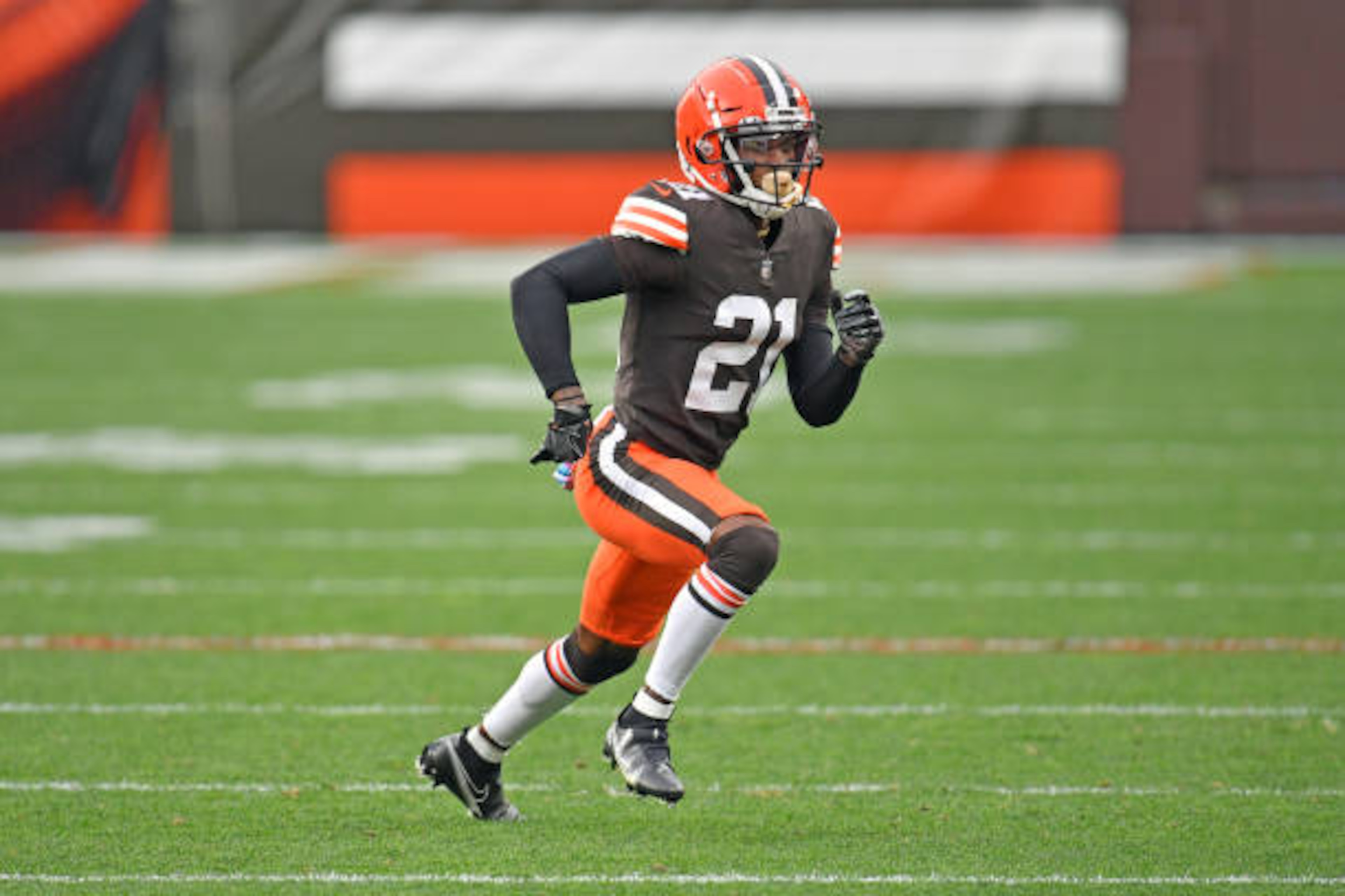 CLEVELAND, OHIO - OCTOBER 11: Cornerback Denzel Ward #21 of the Cleveland Browns runs a play during the first half against the Indianapolis Colts at FirstEnergy Stadium on October 11, 2020 in Cleveland, Ohio. The Browns defeated the Colts 32-23. (Photo by Jason Miller/Getty Images)