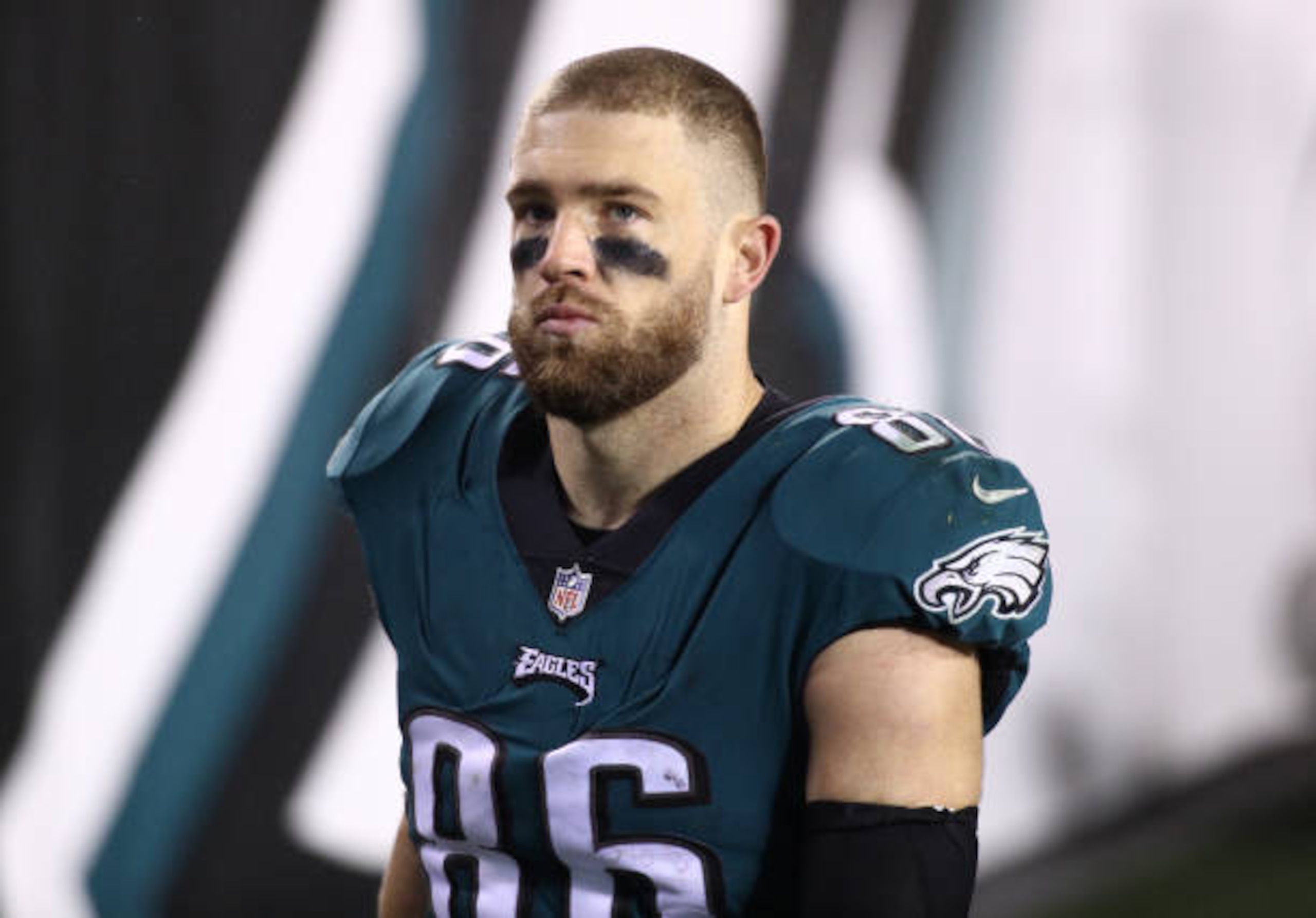 PHILADELPHIA, PA - JANUARY 03: Philadelphia Eagles Tight End Zach Ertz (86) leaves the field after the game between the Washington Football Team and Philadelphia Eagles on January 03, 2021 at Lincoln Financial Field in Philadelphia, PA. (Photo by Kyle Ross/Icon Sportswire via Getty Images)