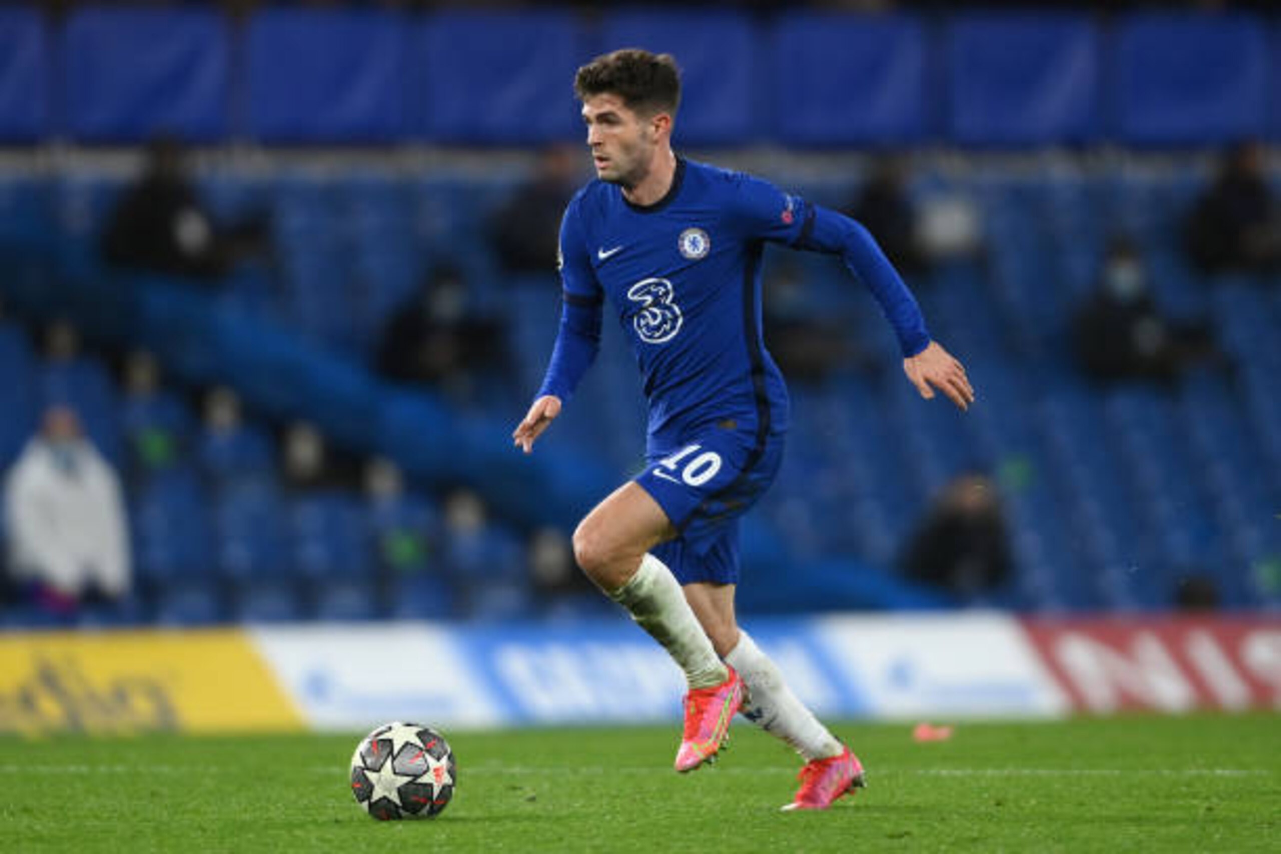 LONDON, ENGLAND - MARCH 17: Christian Pulisic of Chelsea in action during the UEFA Champions League Round of 16 match between Chelsea FC and Atletico Madrid at Stamford Bridge on March 17, 2021 in London, England. Sporting stadiums around the UK remain under strict restrictions due to the Coronavirus Pandemic as Government social distancing laws prohibit fans inside venues resulting in games being played behind closed doors. (Photo by Mike Hewitt/Getty Images) LONDON, ENGLAND - MARCH 17: Christian Pulisic of Chelsea in action during the UEFA Champions League Round of 16 match between Chelsea FC and Atletico Madrid at Stamford Bridge on March 17, 2021 in London, England. Sporting stadiums around the UK remain under strict restrictions due to the Coronavirus Pandemic as Government social distancing laws prohibit fans inside venues resulting in games being played behind closed doors. (Photo by Mike Hewitt/Getty Images)