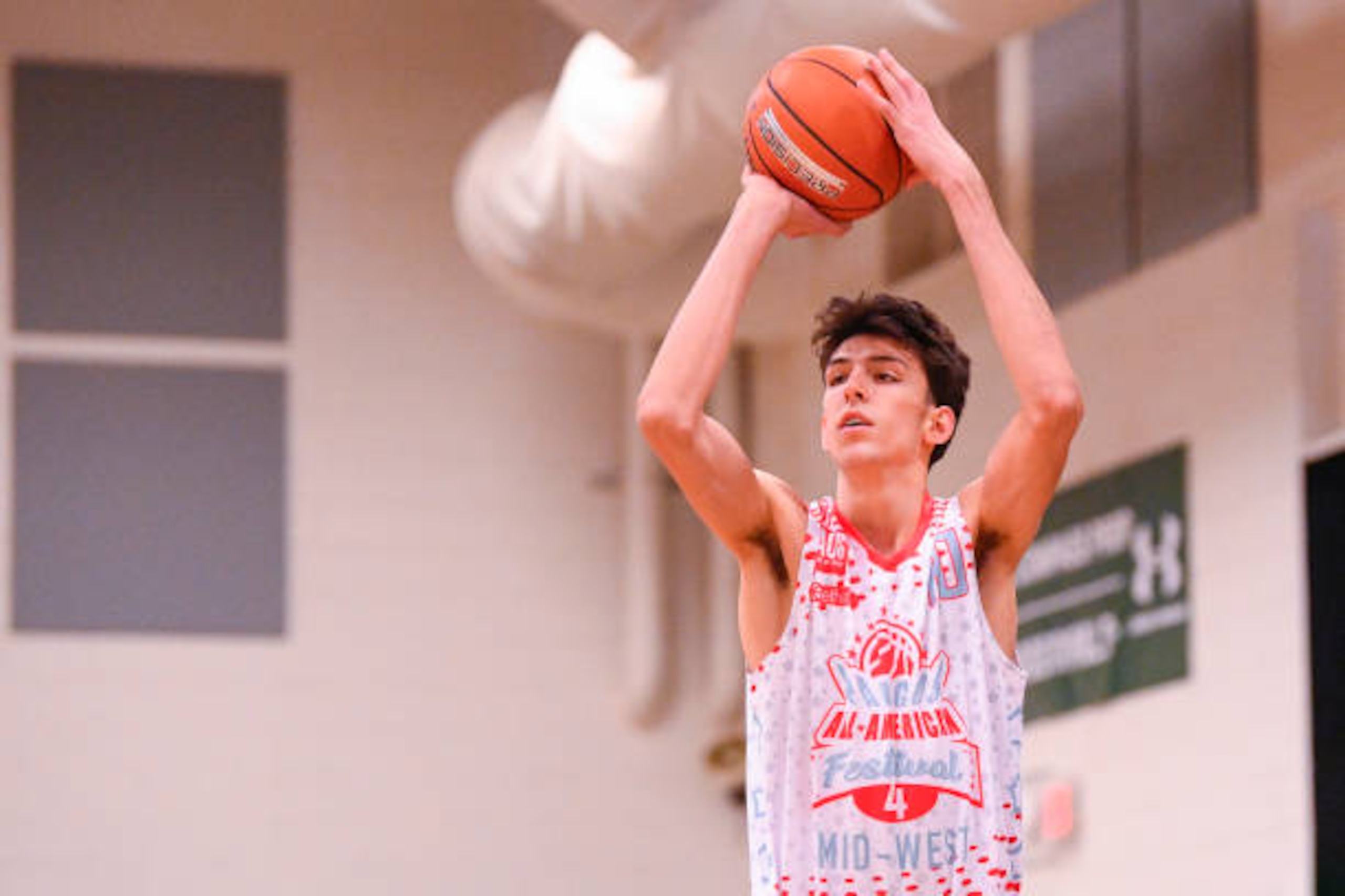 CHANDLER, AZ - NOVEMBER 08: Chet Holmgren, from Minnehaha High School, goes up for a shot during the Pangos All-American Festival on November 8, 2020 at AZ Compass Prep in Chandler, AZ. (Photo by Brian Rothmuller/Icon Sportswire via Getty Images) CHANDLER, AZ - NOVEMBER 08: Chet Holmgren, from Minnehaha High School, goes up for a shot during the Pangos All-American Festival on November 8, 2020 at AZ Compass Prep in Chandler, AZ. (Photo by Brian Rothmuller/Icon Sportswire via Getty Images)