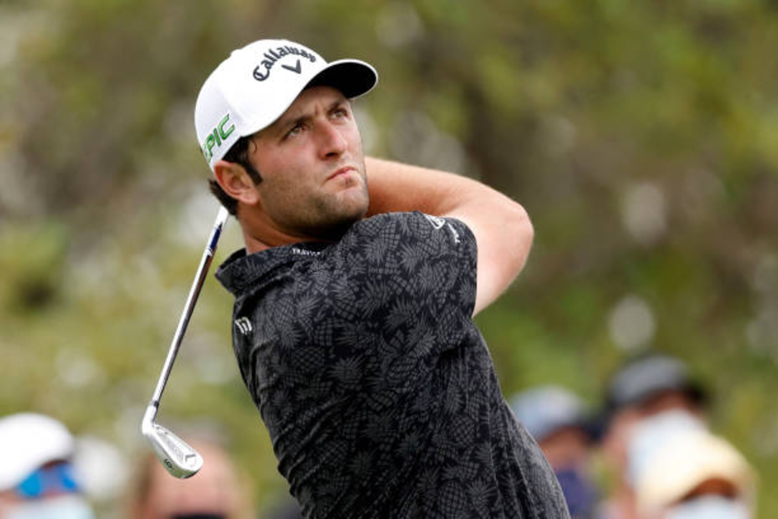AUSTIN, TEXAS - MARCH 27: Jon Rahm of Spain plays his shot on the sixth tee in his match against Scottie Scheffler of the United States during the quarterfinal round of the World Golf Championships-Dell Technologies Match Play at Austin Country Club on March 27, 2021 in Austin, Texas. (Photo by Michael Reaves/Getty Images)