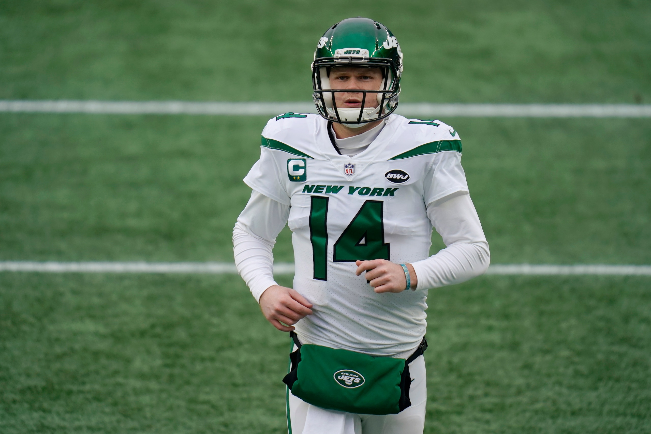 New York Jets quarterback Sam Darnold warms up before an NFL football game against the New England Patriots, Sunday, Jan. 3, 2021, in Foxborough, Mass. (AP Photo/Charles Krupa)