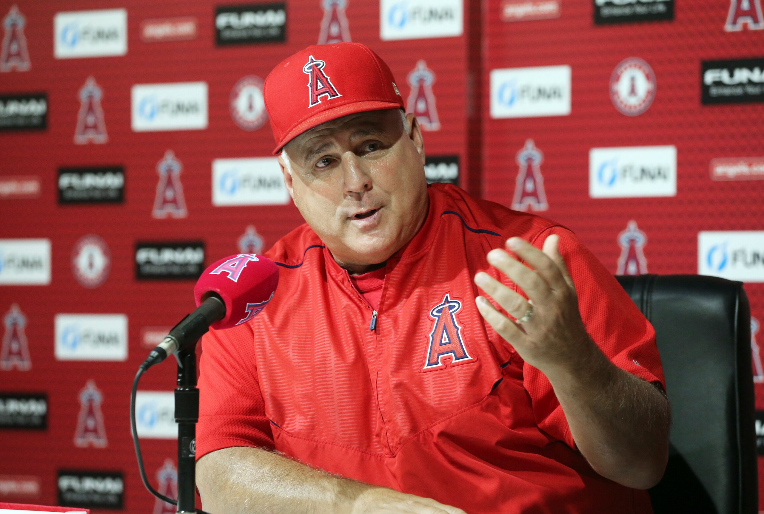 Los Angeles Angels manager Mike Scioscia announces that he will not return as Angels manager after 19 seasons, ending the longest current tenure in Major League baseball, following his last game, a 5-4 win over the Oakland Athletics in Anaheim, Calif., Sunday, Sept. 30, 2018. (AP Photo/Reed Saxon)