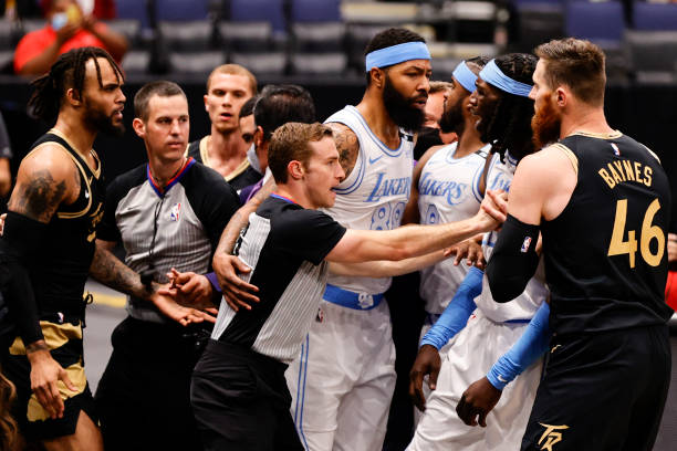 TAMPA, FLORIDA - APRIL 06: Toronto Raptors players and Los Angeles Lakers clear the bench and have words during the first quarter at Amalie Arena on April 06, 2021 in Tampa, Florida.NOTE TO USER: User expressly acknowledges and agrees that, by downloading and or using this photograph, User is consenting to the terms and conditions of the Getty Images License Agreement.  (Photo by Douglas P. DeFelice/Getty Images)