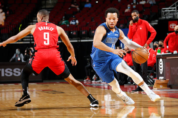 HOUSTON, TX - APRIL 7: Jalen Brunson #13 of the Dallas Mavericks dribbles the ball during the game against the Houston Rockets on April 7, 2021 at the Toyota Center in Houston, Texas. NOTE TO USER: User expressly acknowledges and agrees that, by downloading and or using this photograph, User is consenting to the terms and conditions of the Getty Images License Agreement. Mandatory Copyright Notice: Copyright 2021 NBAE (Photo by Troy Fields/NBAE via Getty Images)