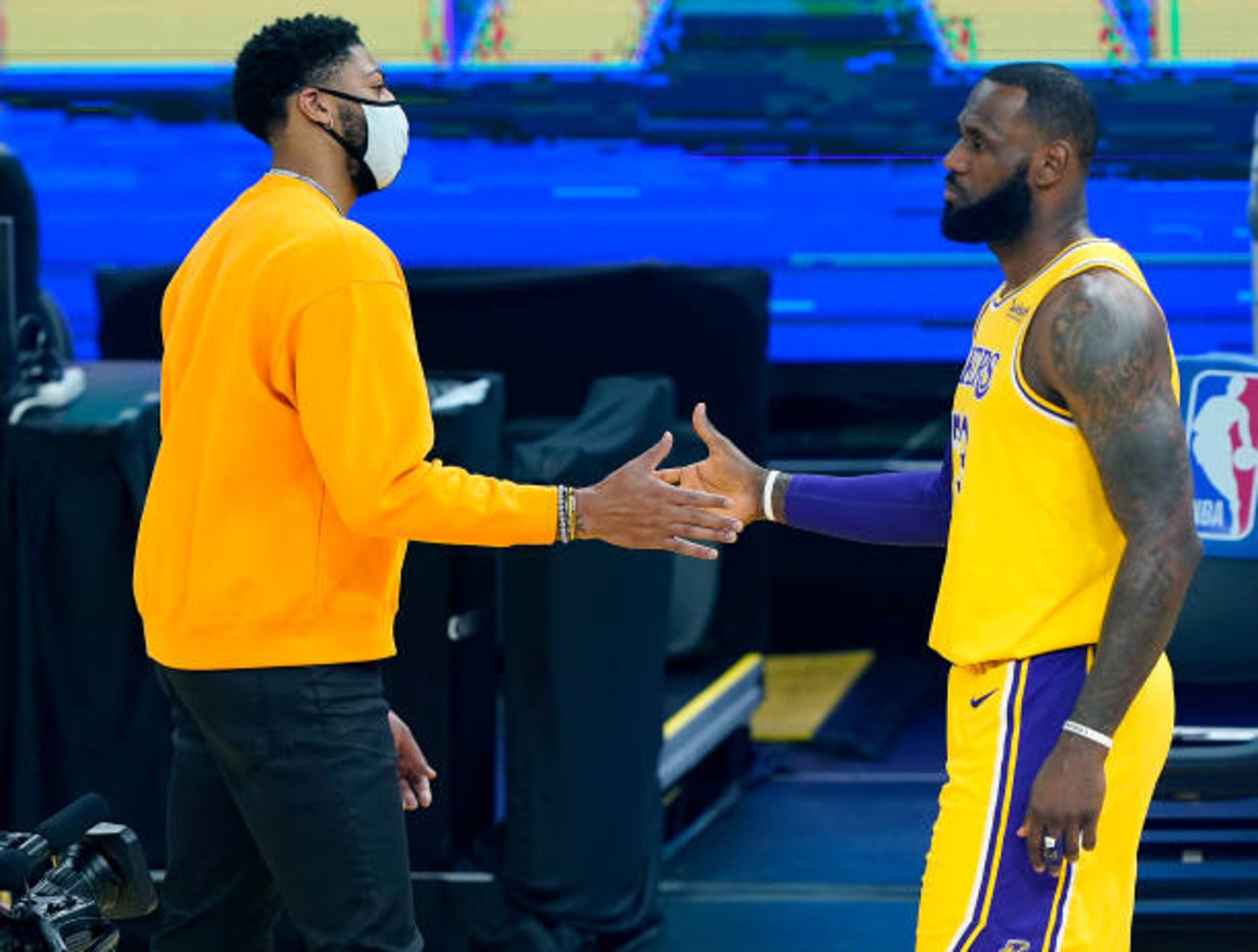 SAN FRANCISCO, CALIFORNIA - MARCH 15:  LeBron James #23 of the Los Angeles Lakers great injured teammate Anthony Davis prior to the start of an NBA basketball game against the Golden State Warriors at Chase Center on March 15, 2021 in San Francisco, California. NOTE TO USER: User expressly acknowledges and agrees that, by downloading and or using this photograph, User is consenting to the terms and conditions of the Getty Images License Agreement. (Photo by Thearon W. Henderson/Getty Images)