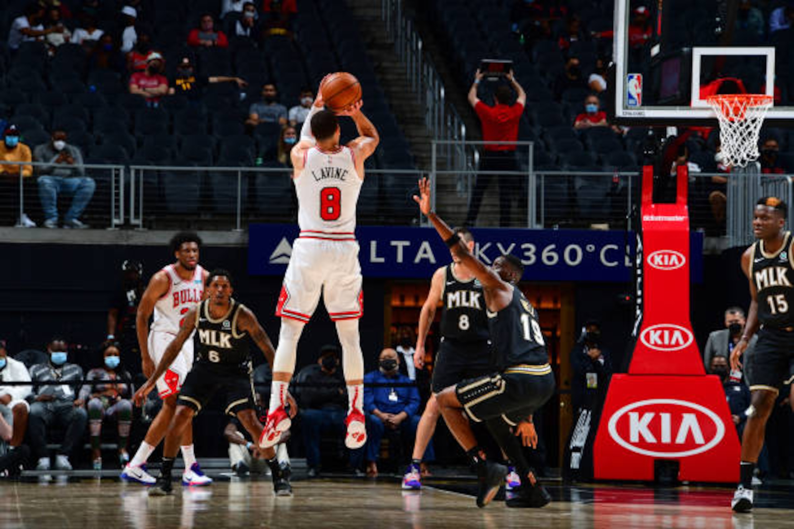 ATLANTA, GA - APRIL 9: Zach LaVine #8 of the Chicago Bulls shoots the ball against the Atlanta Hawks on April 9, 2021 at State Farm Arena in Atlanta, Georgia. NOTE TO USER: User expressly acknowledges and agrees that, by downloading and or using this Photograph, user is consenting to the terms and conditions of the Getty Images License Agreement. Mandatory Copyright Notice: Copyright 2021 NBAE (Photo by Scott Cunningham/NBAE via Getty Images) ATLANTA, GA - APRIL 9: Zach LaVine #8 of the Chicago Bulls shoots the ball against the Atlanta Hawks on April 9, 2021 at State Farm Arena in Atlanta, Georgia. NOTE TO USER: User expressly acknowledges and agrees that, by downloading and or using this Photograph, user is consenting to the terms and conditions of the Getty Images License Agreement. Mandatory Copyright Notice: Copyright 2021 NBAE (Photo by Scott Cunningham/NBAE via Getty Images)