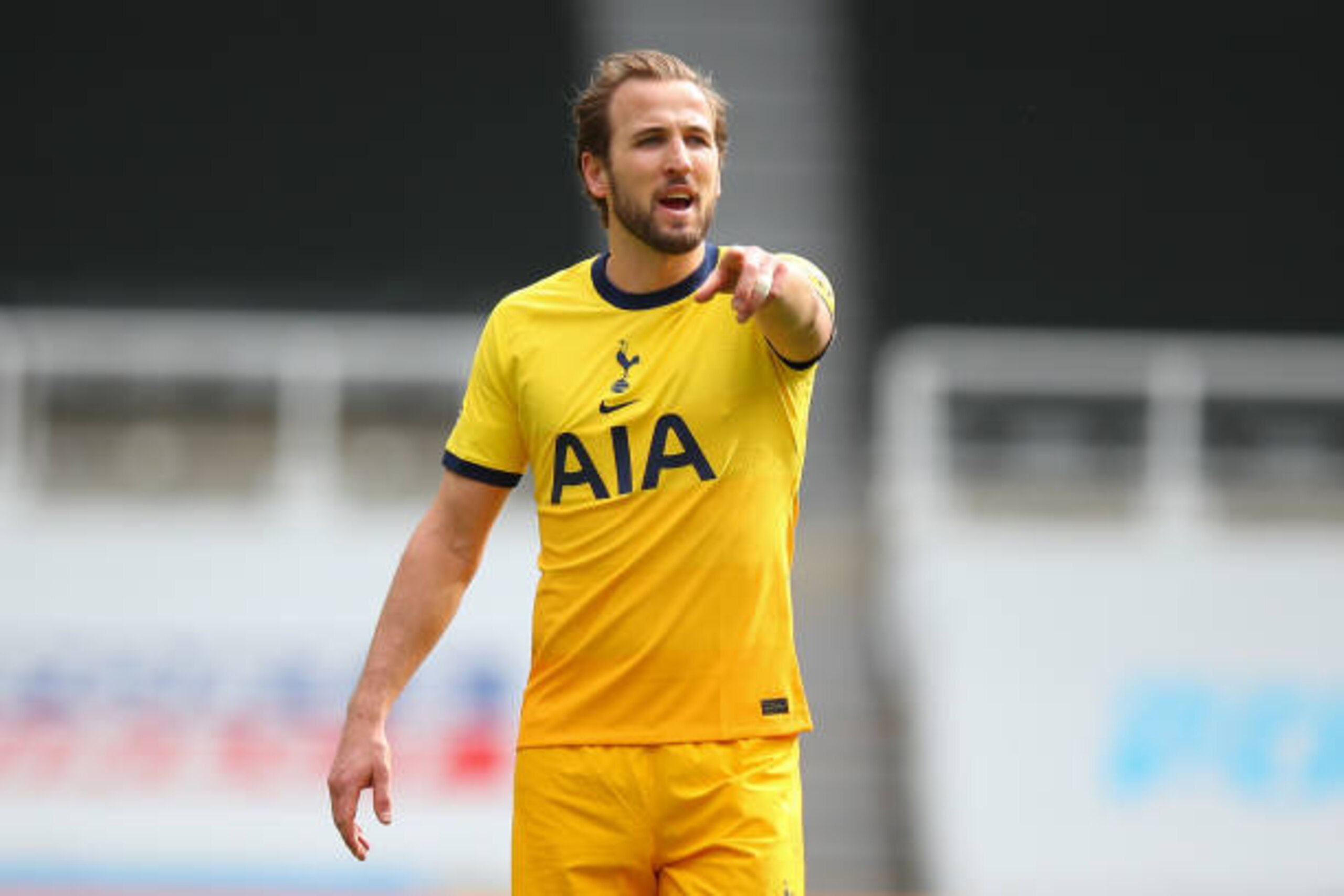 NEWCASTLE UPON TYNE, ENGLAND - APRIL 04: Harry Kane of Tottenham Hotspur during the Premier League match between Newcastle United and Tottenham Hotspur at St. James Park on April 4, 2021 in Newcastle upon Tyne, United Kingdom. Sporting stadiums around the UK remain under strict restrictions due to the Coronavirus Pandemic as Government social distancing laws prohibit fans inside venues resulting in games being played behind closed doors. (Photo by Robbie Jay Barratt - AMA/Getty Images) NEWCASTLE UPON TYNE, ENGLAND - APRIL 04: Harry Kane of Tottenham Hotspur during the Premier League match between Newcastle United and Tottenham Hotspur at St. James Park on April 4, 2021 in Newcastle upon Tyne, United Kingdom. Sporting stadiums around the UK remain under strict restrictions due to the Coronavirus Pandemic as Government social distancing laws prohibit fans inside venues resulting in games being played behind closed doors. (Photo by Robbie Jay Barratt - AMA/Getty Images)
