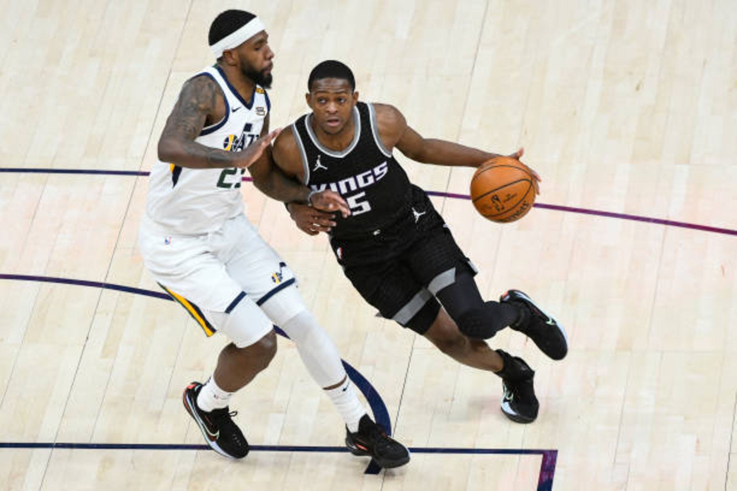 SALT LAKE CITY, UTAH - APRIL 10: De'Aaron Fox #5 of the Sacramento Kings drives around Royce O'Neale #23 of the Utah Jazz during a game at Vivint Smart Home Arena on April 10, 2021 in Salt Lake City, Utah. NOTE TO USER: User expressly acknowledges and agrees that, by downloading and/or using this photograph, user is consenting to the terms and conditions of the Getty Images License Agreement.  (Photo by Alex Goodlett/Getty Images)