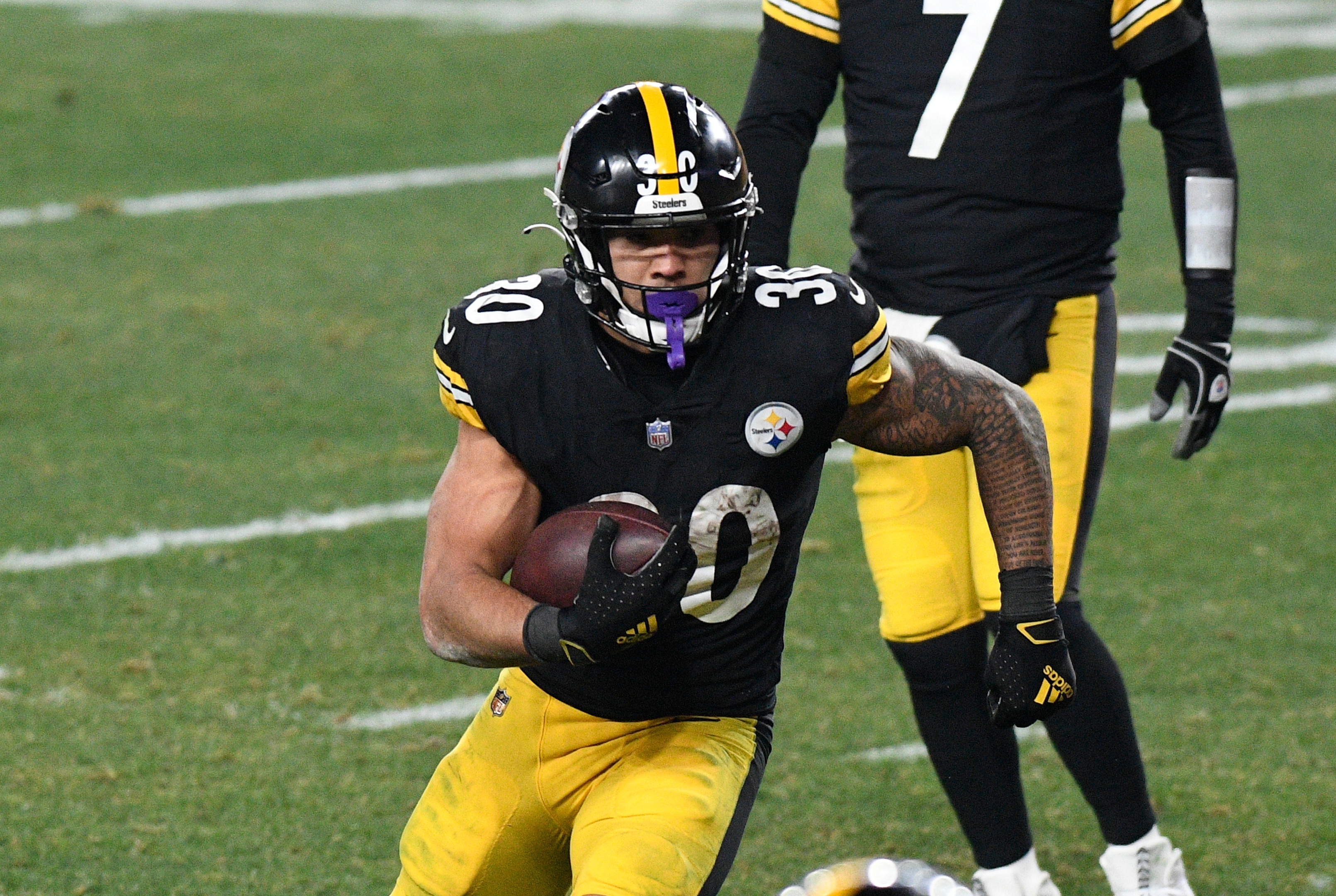 Pittsburgh Steelers running back James Conner (30) takes a handoff from quarterback Ben Roethlisberger and scores on a one-yard run during the first half of an NFL wild-card playoff football game against the Cleveland Browns in Pittsburgh, Sunday, Jan. 10, 2021. (AP Photo/Don Wright)