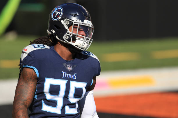 CINCINNATI, OH - NOVEMBER 01: Tennessee Titans outside linebacker Jadeveon Clowney (99) warms up before the game against the Tennessee Titans and the Cincinnati Bengals on November 1, 2020, at Paul Brown Stadium in Cincinnati, OH. (Photo by Ian Johnson/Icon Sportswire via Getty Images)