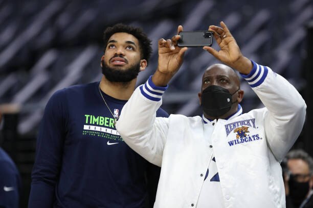 MINNEAPOLIS, MN -  APRIL 11: Karl-Anthony Towns #32 of the Minnesota Timberwolves and Karl Towns Sr. prior to the game against the Chicago Bulls on April 11, 2021 at Target Center in Minneapolis, Minnesota. NOTE TO USER: User expressly acknowledges and agrees that, by downloading and or using this Photograph, user is consenting to the terms and conditions of the Getty Images License Agreement. Mandatory Copyright Notice: Copyright 2021 NBAE (Photo by Jordan Johnson/NBAE via Getty Images)