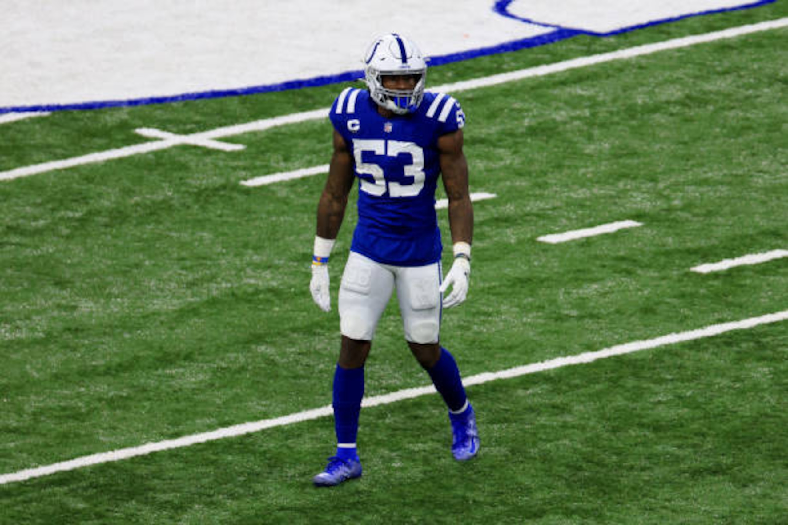 INDIANAPOLIS, INDIANA - NOVEMBER 22: Darius Leonard #53 of the Indianapolis Colts on the field in the game against the Green Bay Packers at Lucas Oil Stadium on November 22, 2020 in Indianapolis, Indiana. (Photo by Justin Casterline/Getty Images)