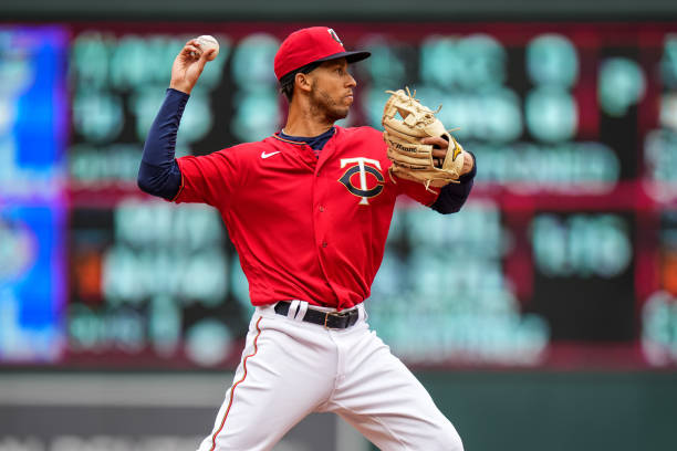 MINNEAPOLIS, MN - APRIL 10: Andrelton Simmons #9 of the Minnesota Twins throws against the Seattle Mariners on April 10, 2021 at Target Field in Minneapolis, Minnesota. (Photo by Brace Hemmelgarn/Minnesota Twins/Getty Images)
