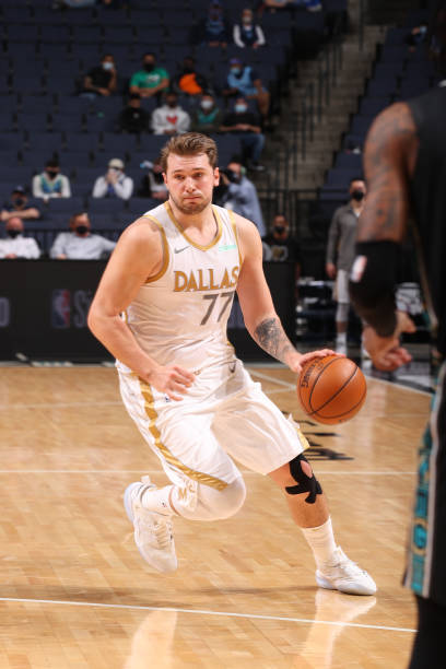 MEMPHIS, TN - APRIL 14: Luka Doncic #77 of the Dallas Mavericks drives to the basket during the game against the Memphis Grizzlies on April 14, 2021 at FedExForum in Memphis, Tennessee. NOTE TO USER: User expressly acknowledges and agrees that, by downloading and or using this photograph, User is consenting to the terms and conditions of the Getty Images License Agreement. Mandatory Copyright Notice: Copyright 2021 NBAE (Photo by Joe Murphy/NBAE via Getty Images)