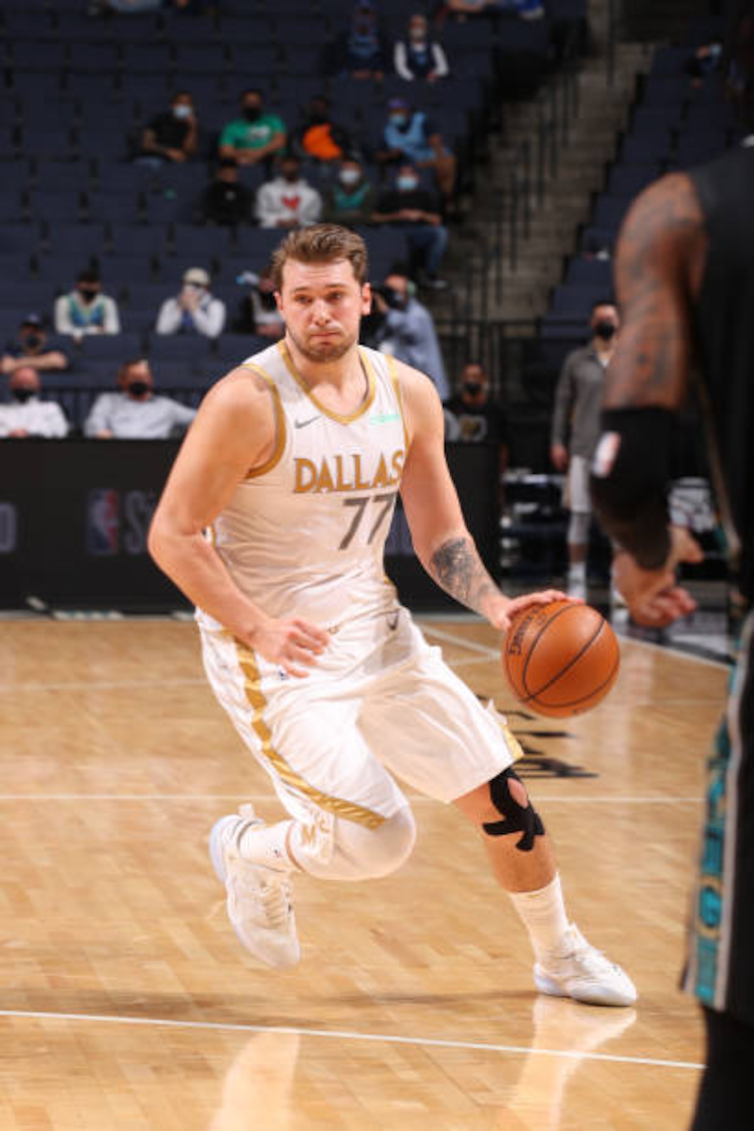 MEMPHIS, TN - APRIL 14: Luka Doncic #77 of the Dallas Mavericks drives to the basket during the game against the Memphis Grizzlies on April 14, 2021 at FedExForum in Memphis, Tennessee. NOTE TO USER: User expressly acknowledges and agrees that, by downloading and or using this photograph, User is consenting to the terms and conditions of the Getty Images License Agreement. Mandatory Copyright Notice: Copyright 2021 NBAE (Photo by Joe Murphy/NBAE via Getty Images)