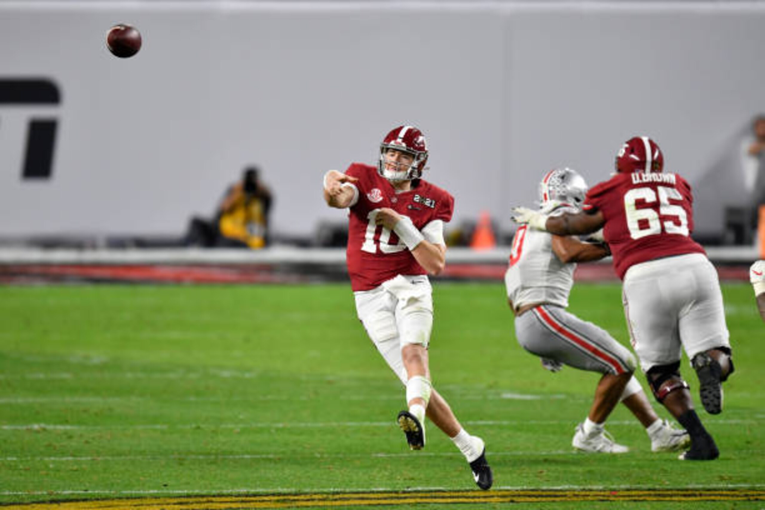 MIAMI GARDENS, FLORIDA - JANUARY 11: Mac Jones #10 of the Alabama Crimson Tide throws the ball during the College Football Playoff National Championship football game against the Ohio State Buckeyes at Hard Rock Stadium on January 11, 2021 in Miami Gardens, Florida. The Alabama Crimson Tide defeated the Ohio State Buckeyes 52-24. (Photo by Alika Jenner/Getty Images)