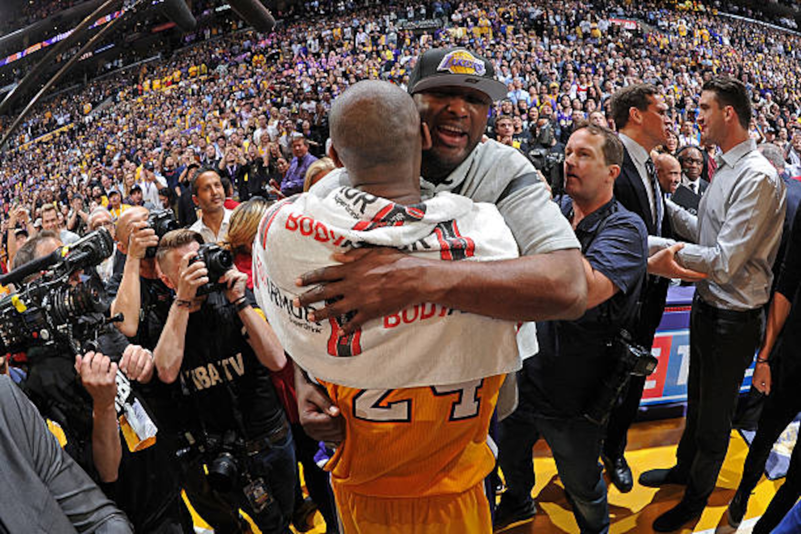 LOS ANGELES, CA - APRIL 13: Former NBA player, Lamar Odom hugs Kobe Bryant #24 of the Los Angeles Lakers after the game against the Utah Jazz on April 13, 2016 at Staples Center in Los Angeles, California. NOTE TO USER: User expressly acknowledges and agrees that, by downloading and/or using this Photograph, user is consenting to the terms and conditions of the Getty Images License Agreement. Mandatory Copyright Notice: Copyright 2016 NBAE (Photo by Andrew D. Bernstein/NBAE via Getty Images) LOS ANGELES, CA - APRIL 13: Former NBA player, Lamar Odom hugs Kobe Bryant #24 of the Los Angeles Lakers after the game against the Utah Jazz on April 13, 2016 at Staples Center in Los Angeles, California. NOTE TO USER: User expressly acknowledges and agrees that, by downloading and/or using this Photograph, user is consenting to the terms and conditions of the Getty Images License Agreement. Mandatory Copyright Notice: Copyright 2016 NBAE (Photo by Andrew D. Bernstein/NBAE via Getty Images)