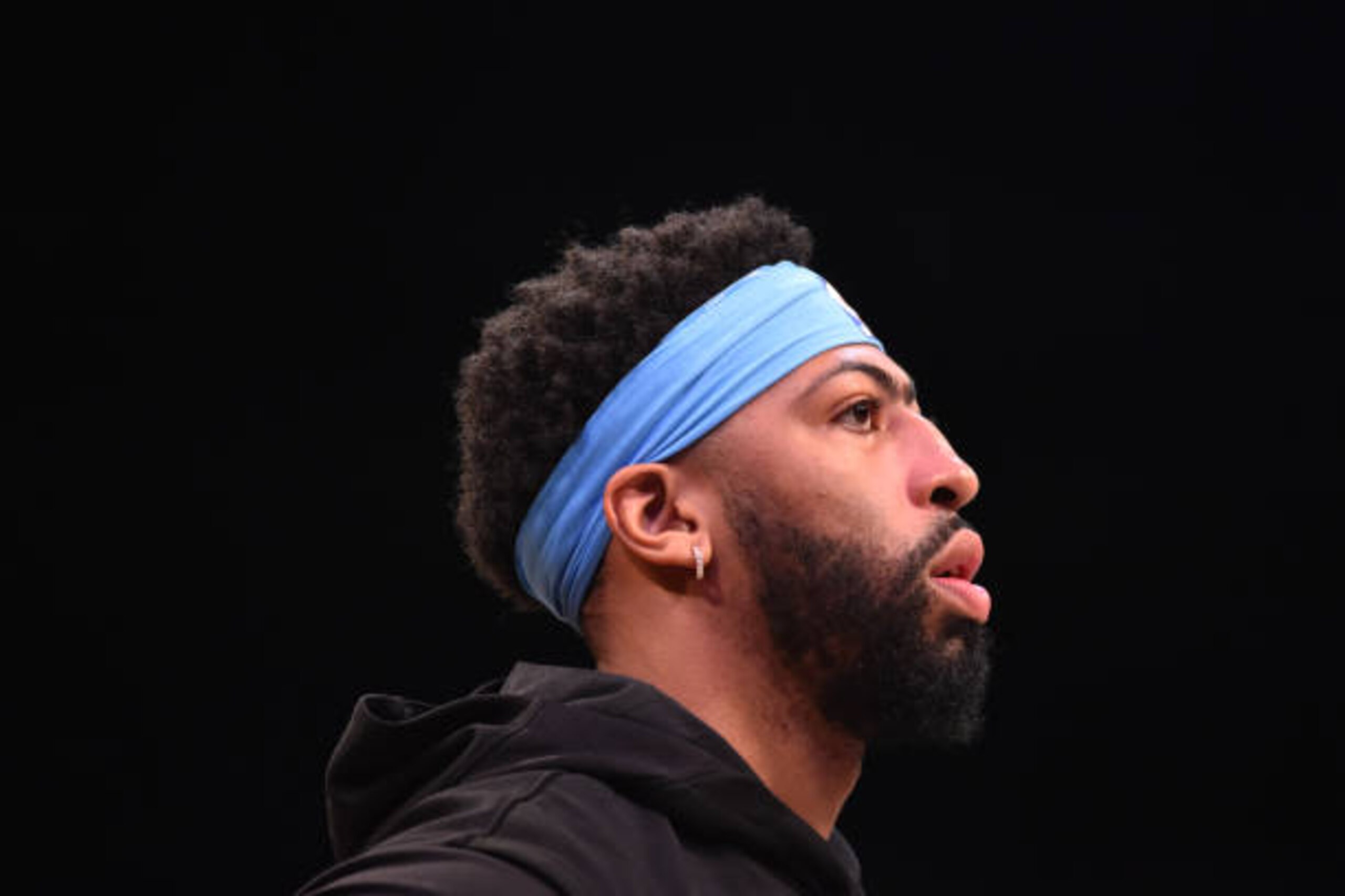 BROOKLYN, NY - APRIL 10: Anthony Davis #3 of the Los Angeles Lakers warms up prior to a game against the Brooklyn Nets on April 10, 2021 at Barclays Center in Brooklyn, New York. NOTE TO USER: User expressly acknowledges and agrees that, by downloading and/or using this Photograph, user is consenting to the terms and conditions of the Getty Images License Agreement. Mandatory Copyright Notice: Copyright 2021 NBAE (Photo by Jesse D. Garrabrant/NBAE via Getty Images)