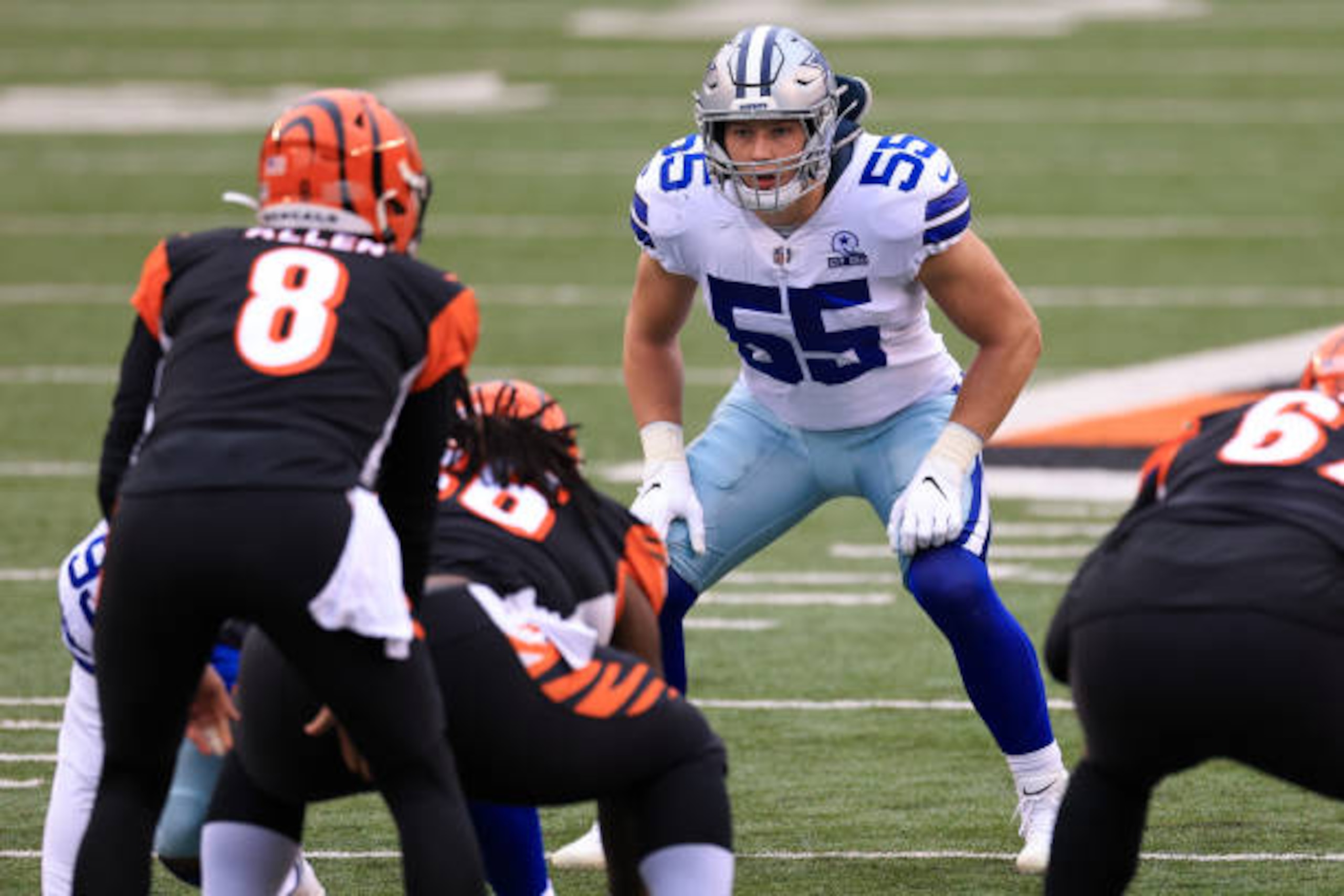 CINCINNATI, OH - DECEMBER 13: Dallas Cowboys outside linebacker Leighton Vander Esch (55) gets ready for a play during the game against the Dallas Cowboys and the Cincinnati Bengals on December 13, 2020, at Paul Brown Stadium in Cincinnati, OH. (Photo by Ian Johnson/Icon Sportswire via Getty Images)