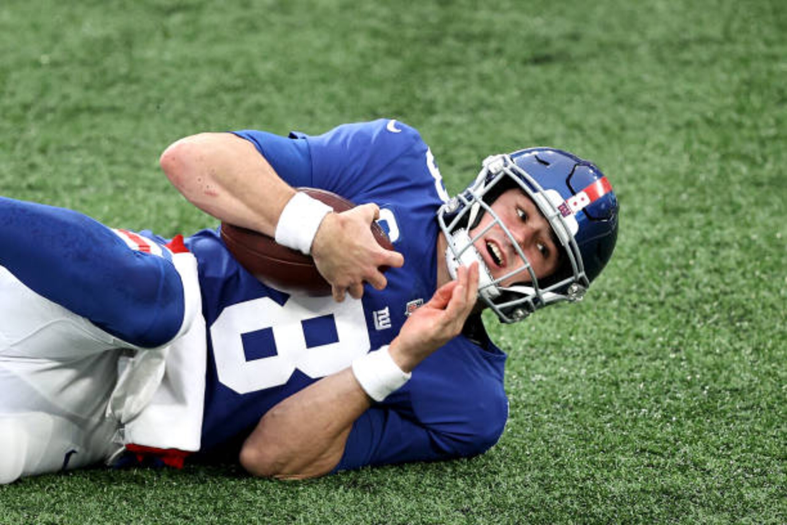 EAST RUTHERFORD, NEW JERSEY - JANUARY 03:  Daniel Jones #8 of the New York Giants reacts after being tackled against the Dallas Cowboys during the first quarter at MetLife Stadium on January 03, 2021 in East Rutherford, New Jersey. (Photo by Elsa/Getty Images)