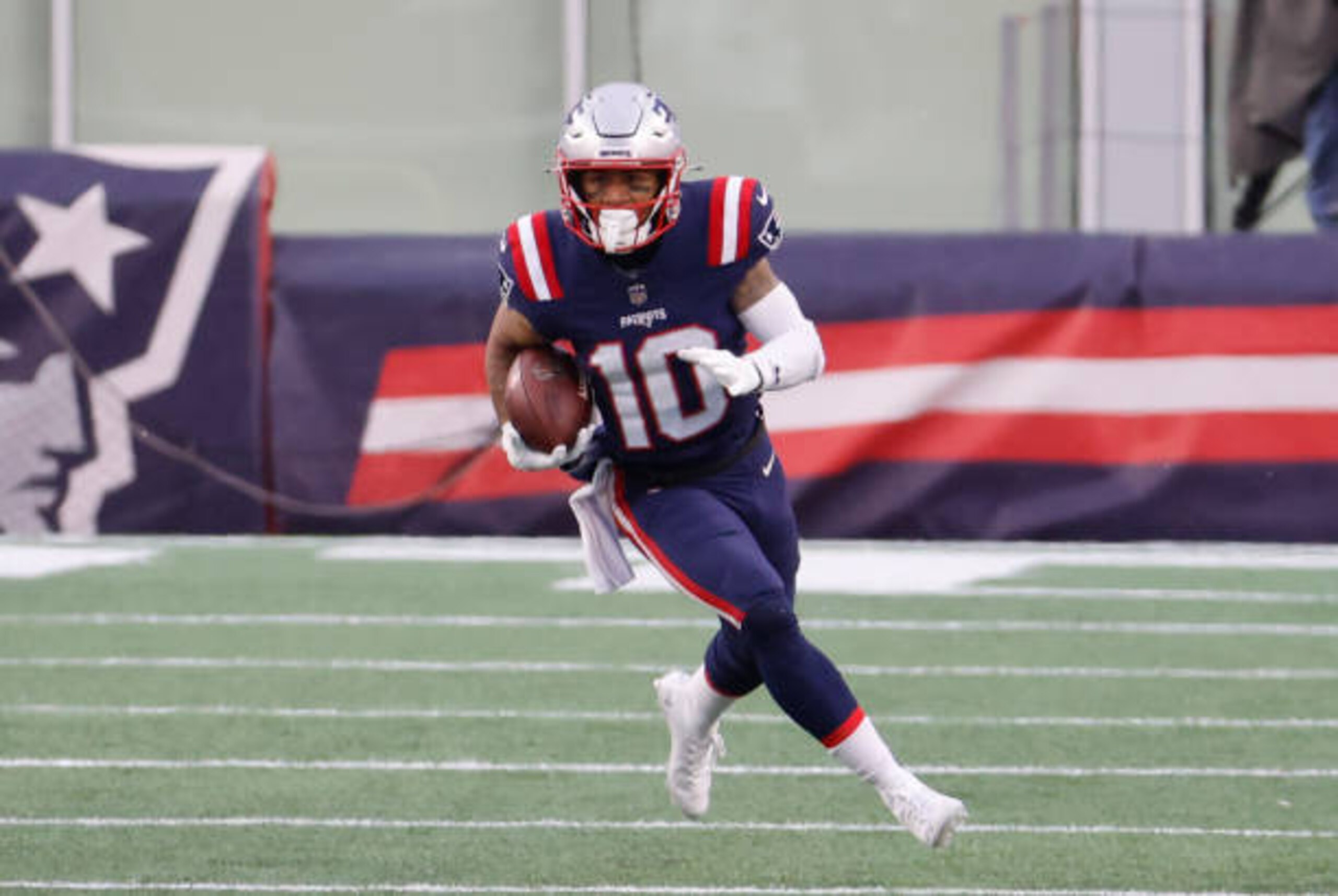 FOXBOROUGH, MA - JANUARY 03: New England Patriots wide receiver Damiere Byrd (10) carries the ball during a game between the New England Patriots and the New York Jets on January 3, 2021, at Gillette Stadium in Foxborough, Massachusetts. (Photo by Fred Kfoury III/Icon Sportswire via Getty Images)