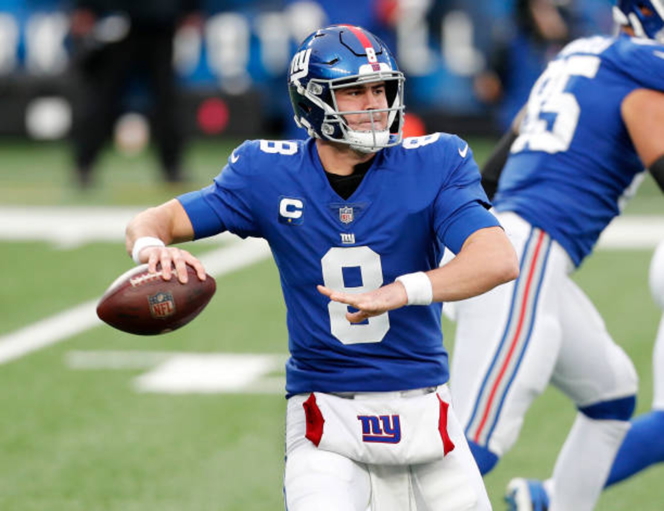 EAST RUTHERFORD, NEW JERSEY - JANUARY 03: (NEW YORK DAILIES OUT)  Daniel Jones #8 of the New York Giants in action against the Dallas Cowboys at MetLife Stadium on January 03, 2021 in East Rutherford, New Jersey. The Giants defeated the Cowboys 23-19. (Photo by Jim McIsaac/Getty Images)