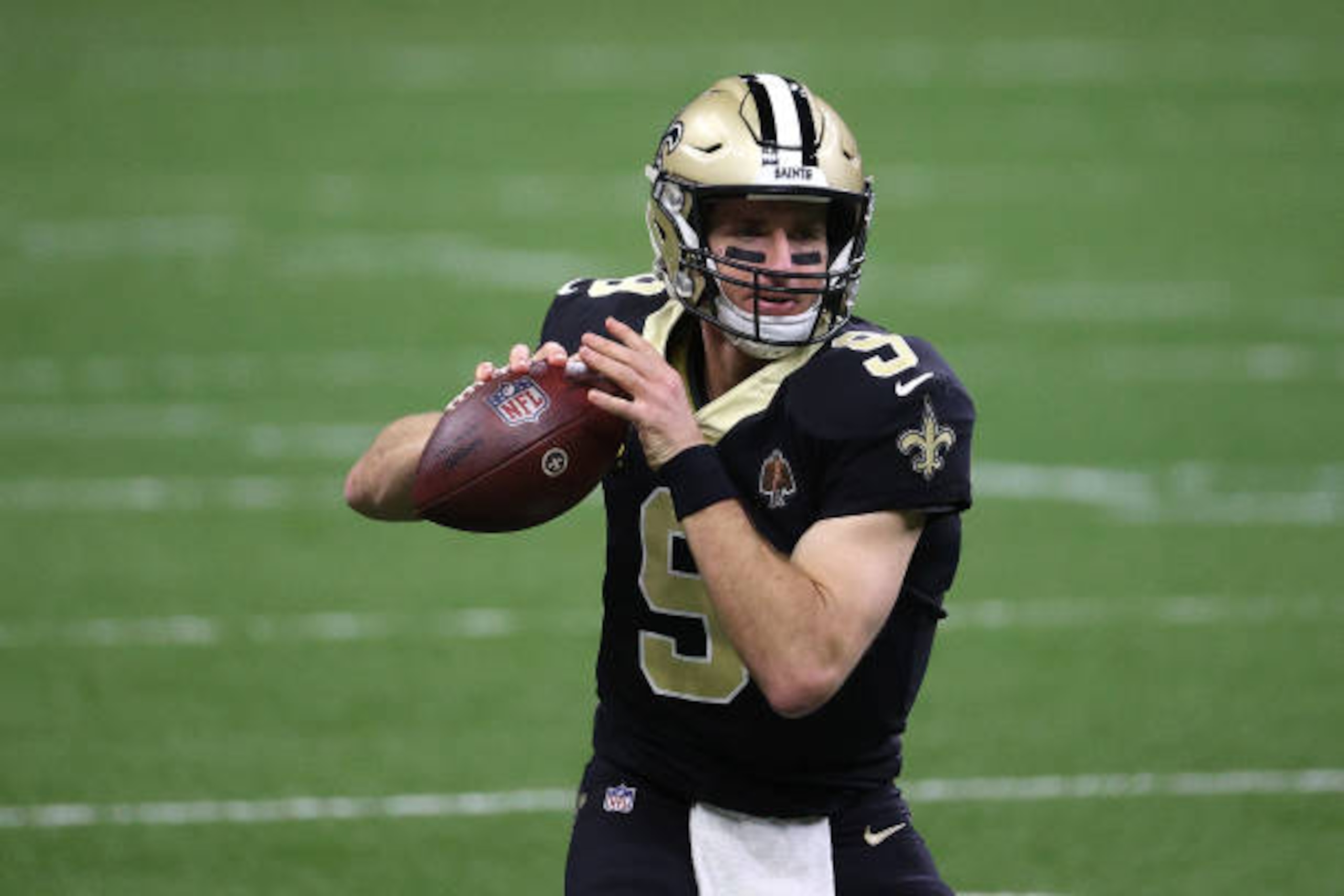 NEW ORLEANS, LOUISIANA - JANUARY 17: Drew Brees #9 of the New Orleans Saints warms up prior to the NFC Divisional Playoff game against the Tampa Bay Buccaneers at Mercedes Benz Superdome on January 17, 2021 in New Orleans, Louisiana. (Photo by Chris Graythen/Getty Images)