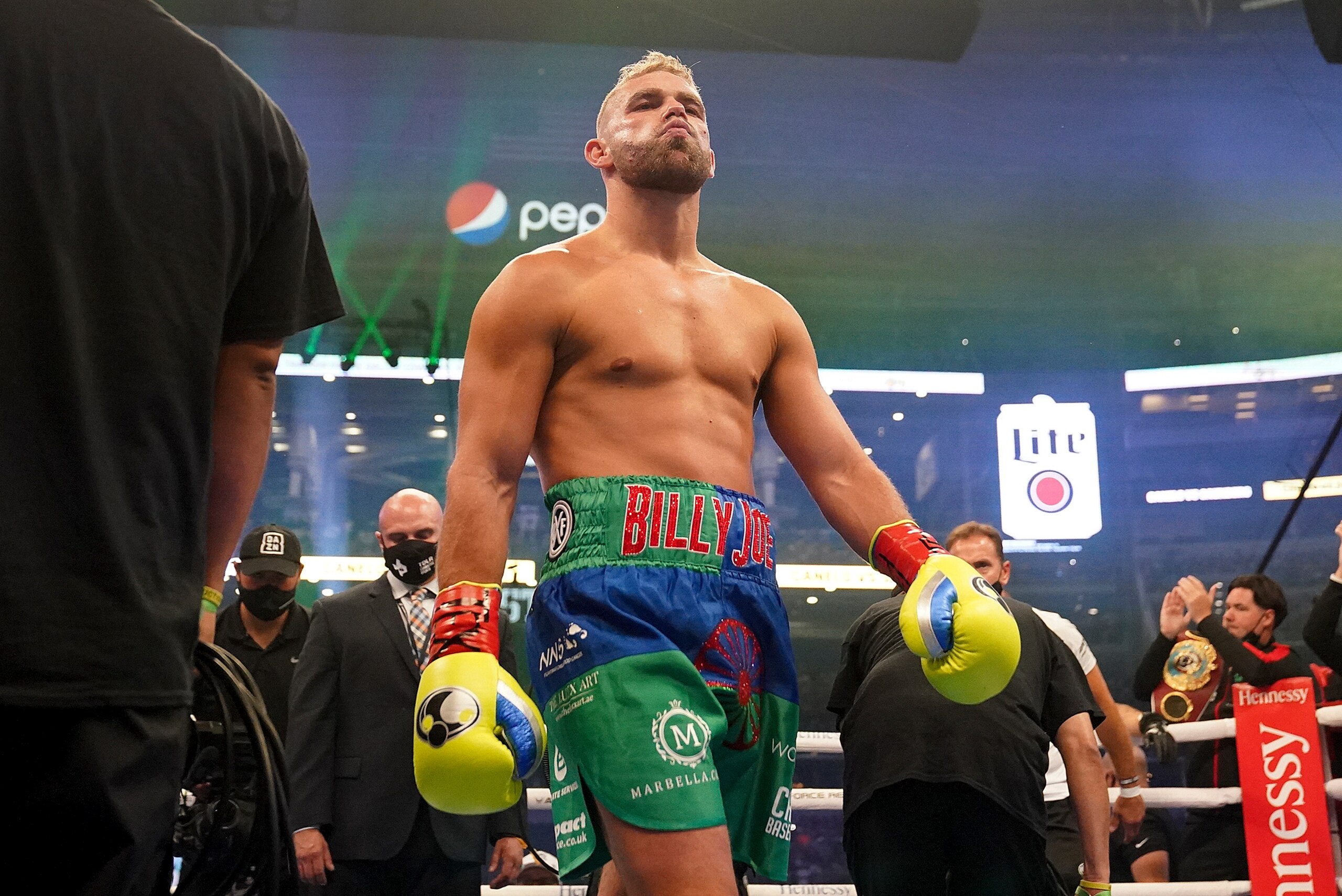 Billy Joe Saunders prepares to fight Canelo Alvarez in a unified super middleweight world championship boxing match, Saturday, May 8, 2021, in Arlington, Texas.(AP Photo/Jeffrey McWhorter)