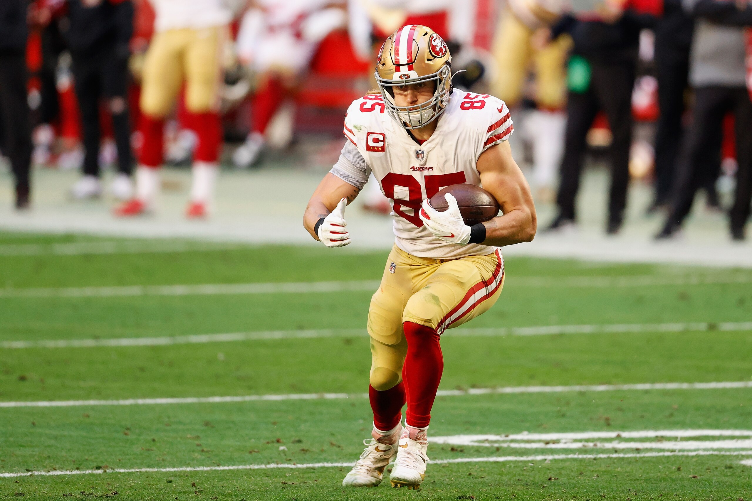 GLENDALE, ARIZONA - JANUARY 03: Tight end George Kittle #85 of the San Francisco 49ers runs with the football after a reception against the Seattle Seahawks during the first half of the NFL game at State Farm Stadium on January 03, 2021 in Glendale, Arizona. (Photo by Christian Petersen/Getty Images)
