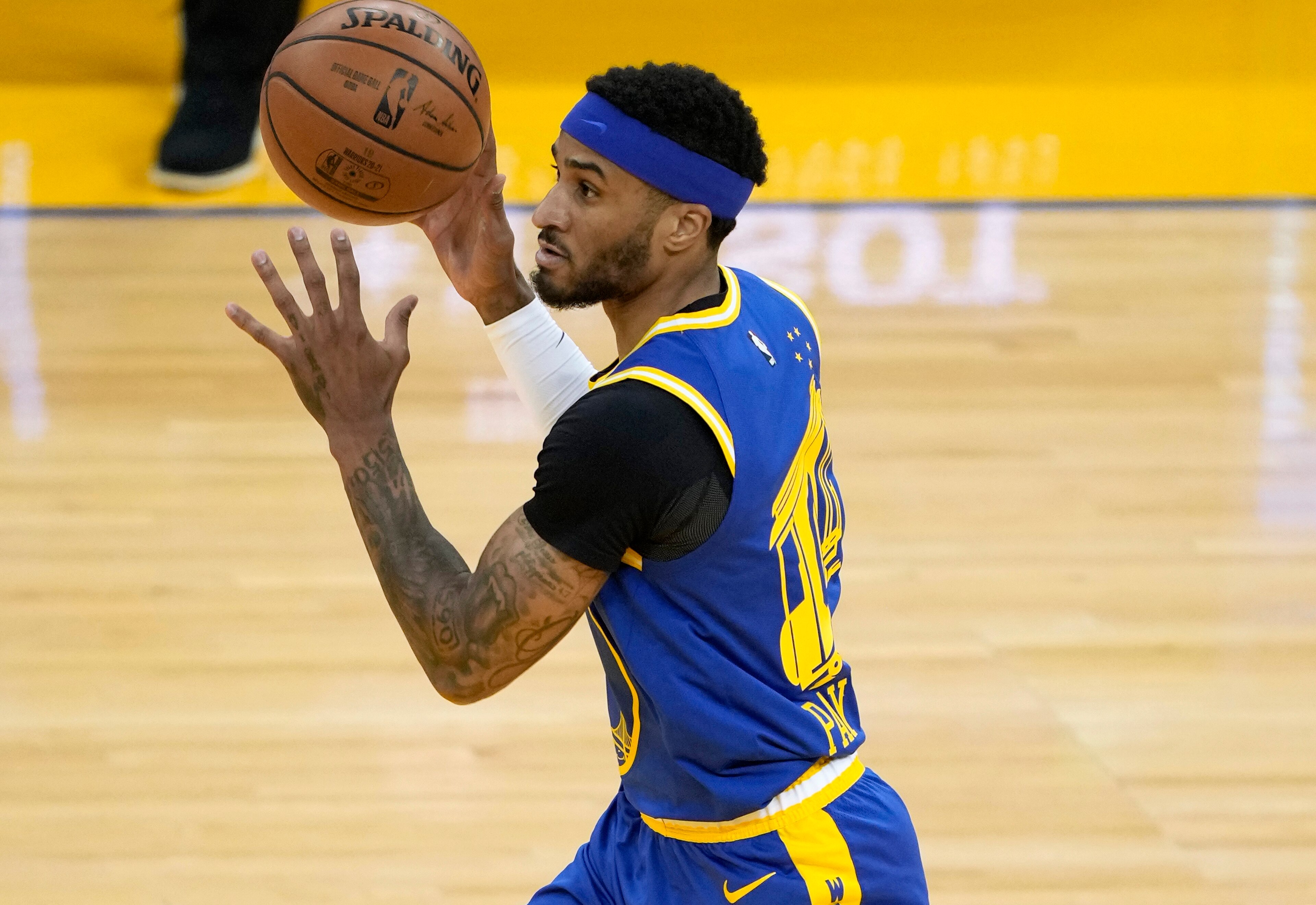 SAN FRANCISCO, CALIFORNIA - APRIL 27: Gary Payton II #0 of the Golden State Warriors dribbles the ball up court against the Dallas Mavericks during the first half of an NBA basketball game at Chase Center on April 27, 2021 in San Francisco, California. NOTE TO USER: User expressly acknowledges and agrees that, by downloading and or using this photograph, User is consenting to the terms and conditions of the Getty Images License Agreement. (Photo by Thearon W. Henderson/Getty Images)