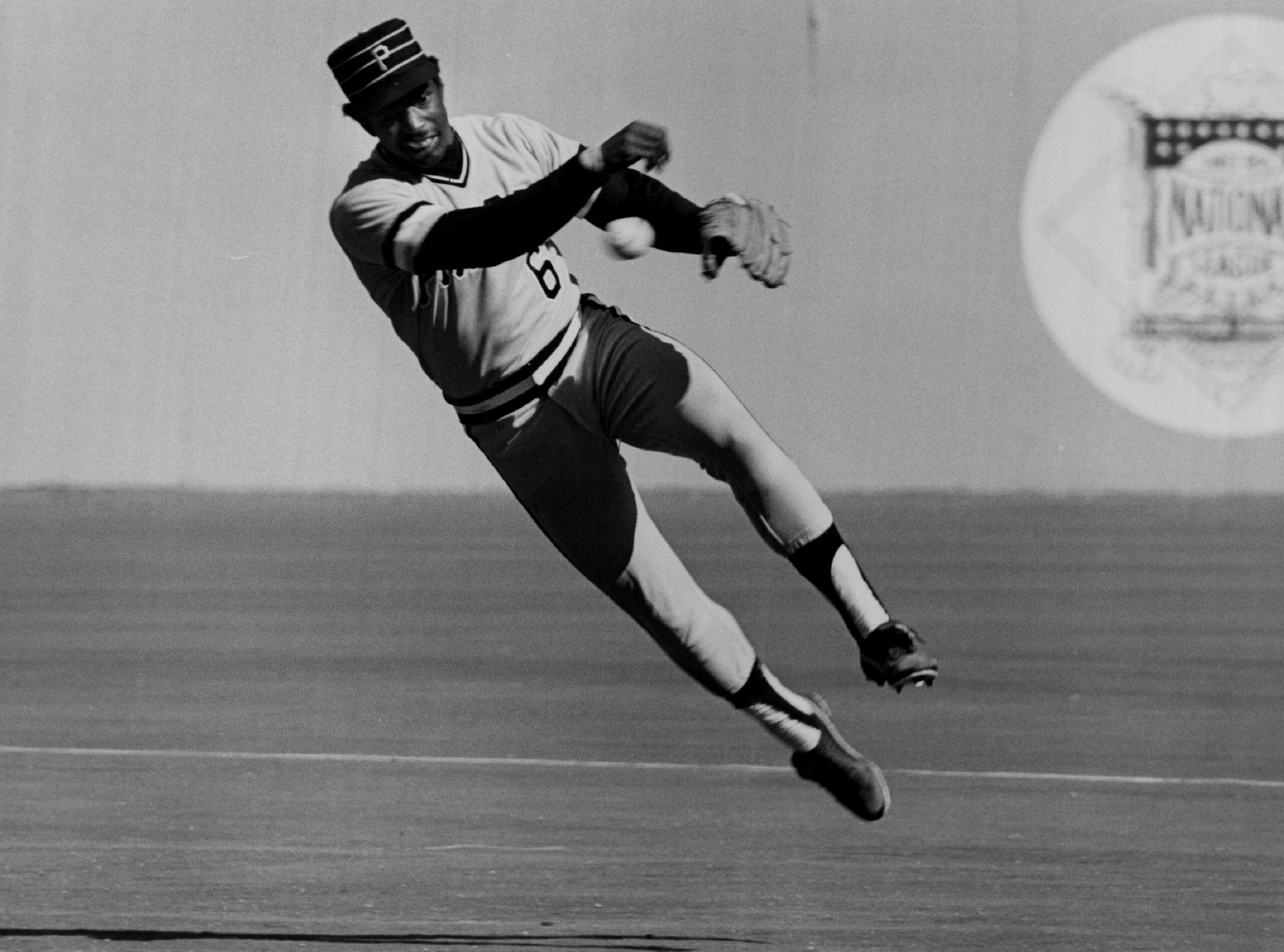 USA - CIRCA 1970s: Second baseman Rennie Stennett of the Pittsburgh Pirates throws circa 1970s. (Photo by Sporting News via Getty Images via Getty Images)
 