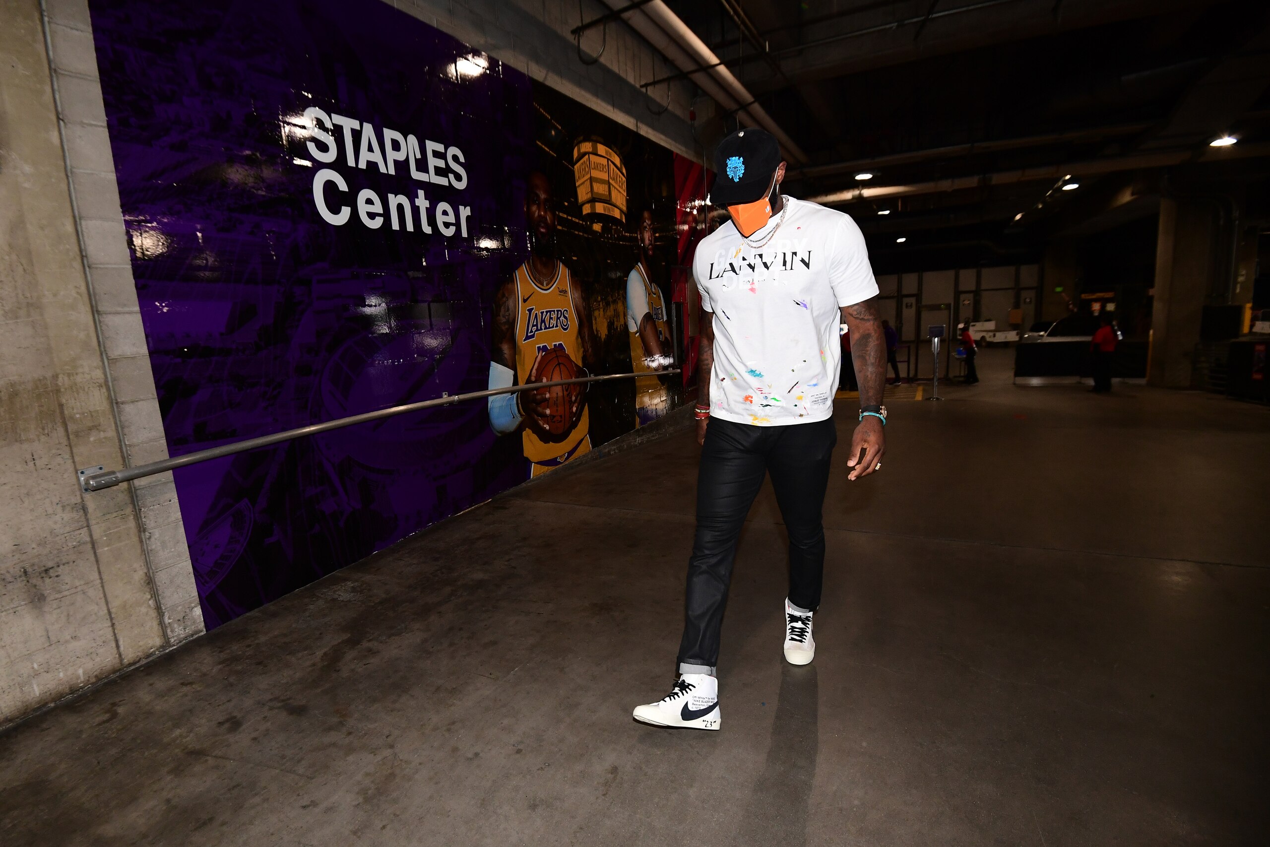 LOS ANGELES, CA - MAY 19: LeBron James #23 of the Los Angeles Lakers arrives to the arena before the game against the Golden State Warriors during the 2021 NBA Play-In Tournament on May 19, 2021 at STAPLES Center in Los Angeles, California. NOTE TO USER: User expressly acknowledges and agrees that, by downloading and/or using this Photograph, user is consenting to the terms and conditions of the Getty Images License Agreement. Mandatory Copyright Notice: Copyright 2021 NBAE (Photo by Adam Pantozzi/NBAE via Getty Images)