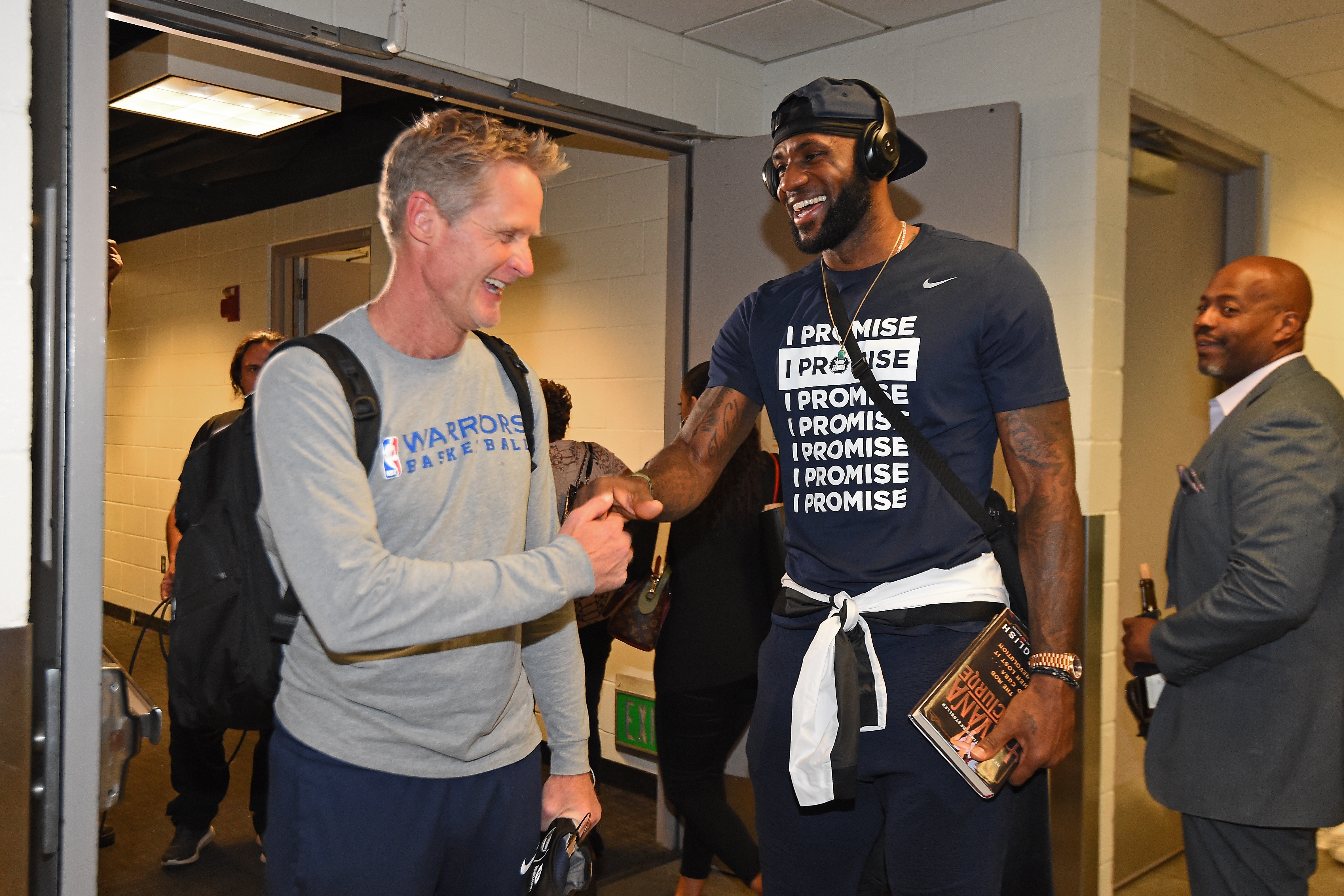 SAN JOSE, CA - OCTOBER 12: Steve Kerr of the Golden State Warriors talks with LeBron James #23 of the Los Angeles Lakers before a pre-season game on October 12, 2018 at the SAP Center in San Jose, California. NOTE TO USER: User expressly acknowledges and agrees that, by downloading and/or using this Photograph, user is consenting to the terms and conditions of the Getty Images License Agreement. Mandatory Copyright Notice: Copyright 2018 NBAE (Photo by Andrew D. Bernstein/NBAE via Getty Images)