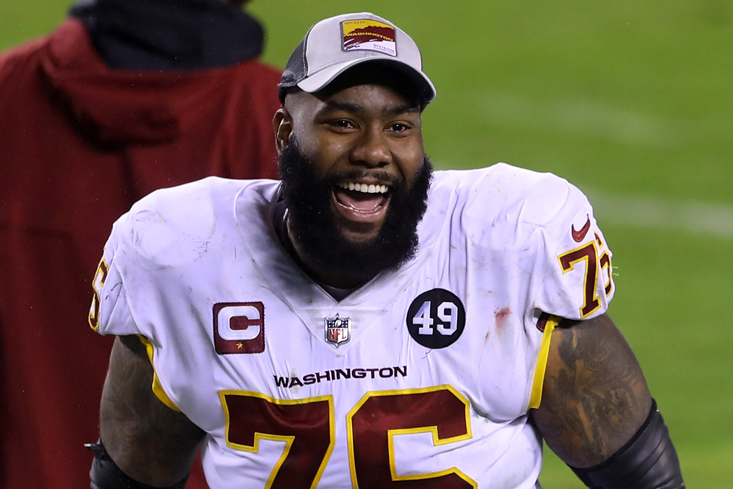 PHILADELPHIA, PENNSYLVANIA - JANUARY 03:  Offensive tackle Morgan Moses #76 of the Washington Football Team  reacts after winning 20-14 over the Philadelphia Eagles at Lincoln Financial Field on January 03, 2021 in Philadelphia, Pennsylvania. (Photo by Mitchell Leff/Getty Images)