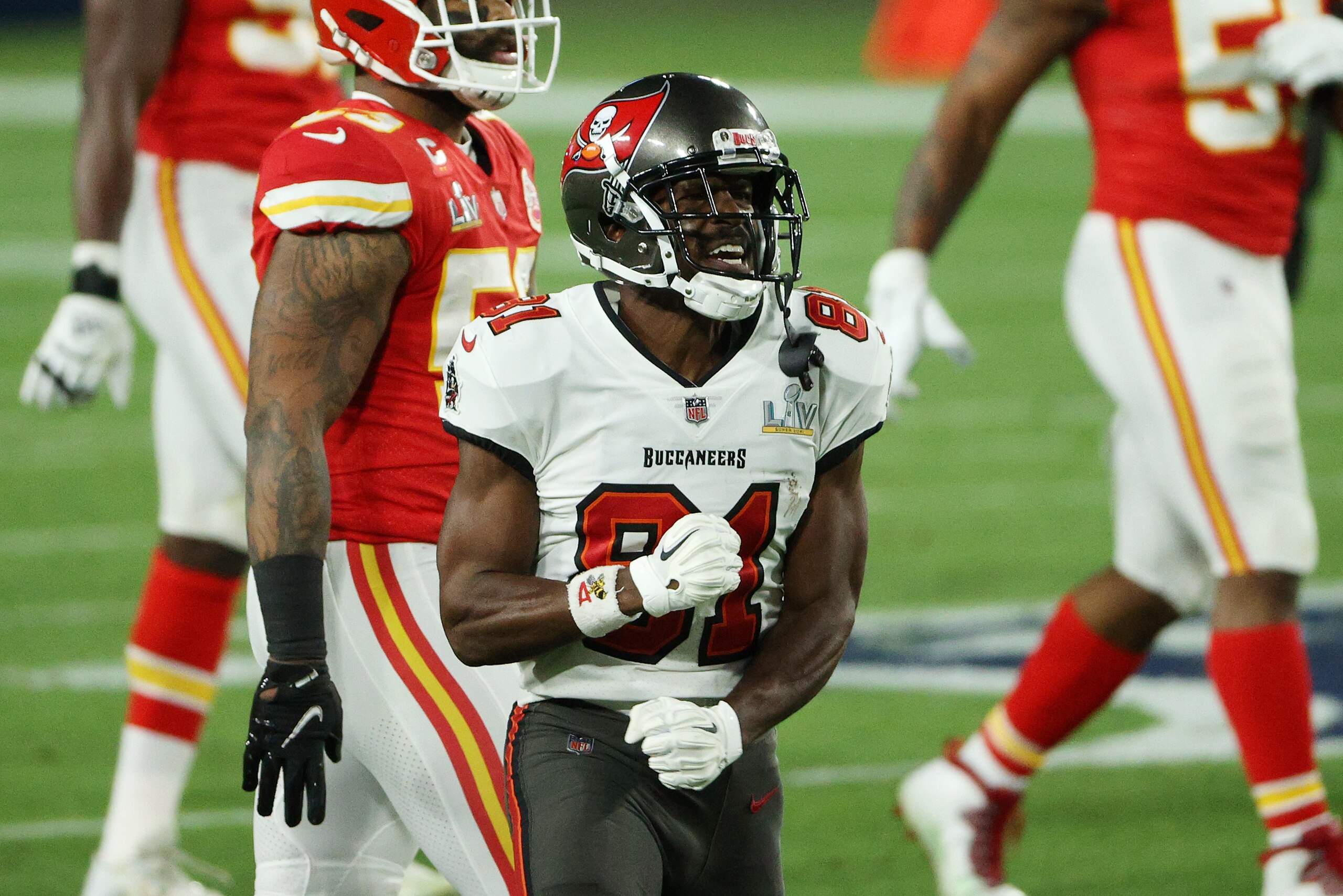 TAMPA, FLORIDA - FEBRUARY 07: Antonio Brown #81 of the Tampa Bay Buccaneers celebrates a play during the first quarter against the Kansas City Chiefs in Super Bowl LV at Raymond James Stadium on February 07, 2021 in Tampa, Florida. (Photo by Patrick Smith/Getty Images) TAMPA, FLORIDA - FEBRUARY 07: Antonio Brown #81 of the Tampa Bay Buccaneers celebrates a play during the first quarter against the Kansas City Chiefs in Super Bowl LV at Raymond James Stadium on February 07, 2021 in Tampa, Florida. (Photo by Patrick Smith/Getty Images)