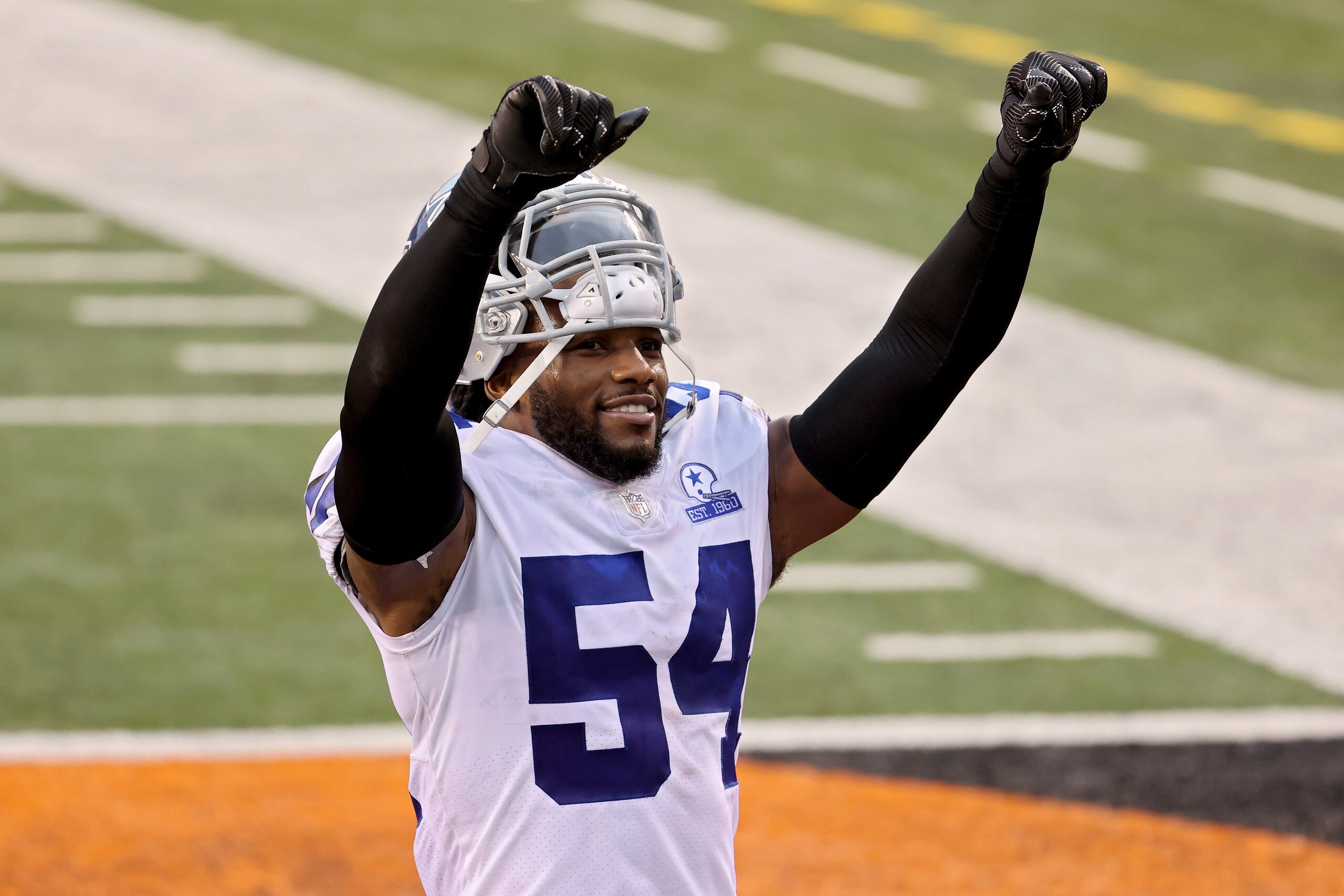 CINCINNATI, OHIO - DECEMBER 13: Jaylon Smith #54 of the Dallas Cowboys celebrates after beating the Cincinnati Bengals 30-7 at Paul Brown Stadium on December 13, 2020 in Cincinnati, Ohio. (Photo by Andy Lyons/Getty Images)