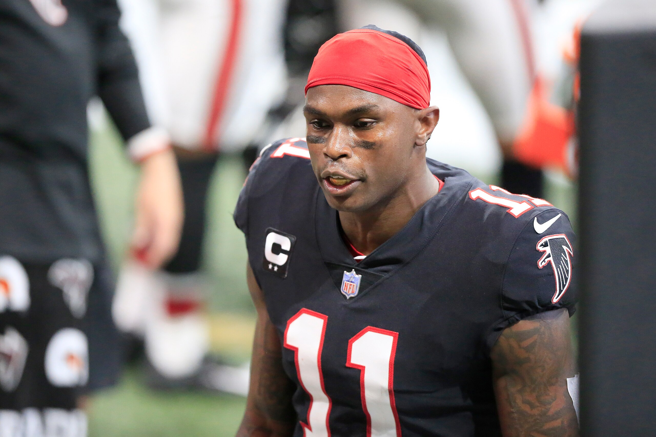 ATLANTA, GA - DECEMBER 06: Wide receiver Julio Jones #11 of the Atlanta Falcons during the week 13 NFL football game between the Atlanta Falcons and the New Orleans Saints on December 06, 2020 at the Mercedes-Benz Stadium in Atlanta, Georgia.  (Photo by David John Griffin/Icon Sportswire via Getty Images)