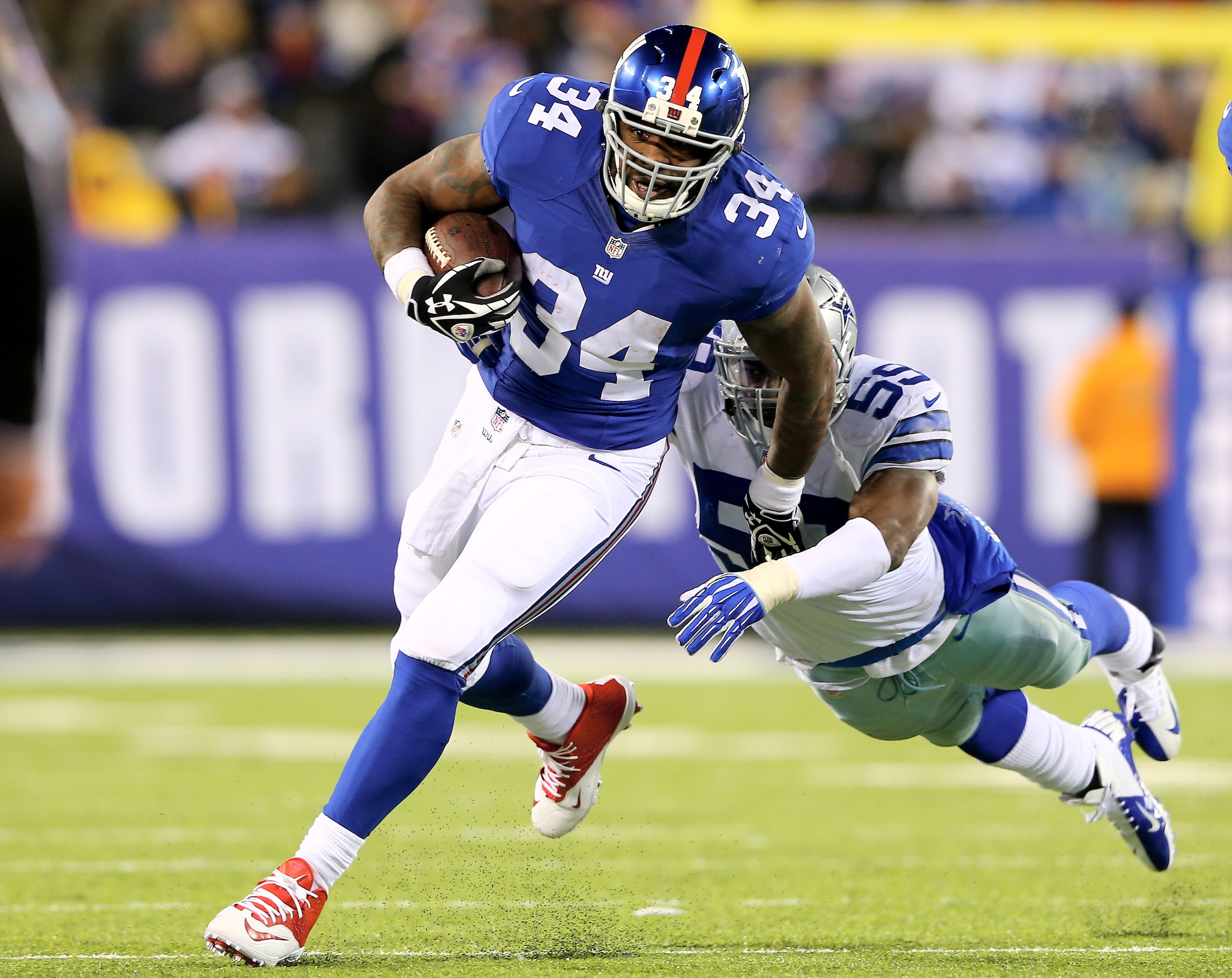 EAST RUTHERFORD, NJ - NOVEMBER 24: Brandon Jacobs #34 of the New York Giants carries the ball as Ernie Sims #59 of the Dallas Cowboys tries to make the tackle at MetLife Stadium on November 24, 2013 in East Rutherford, New Jersey.The Dallas Cowboys defeated the New York Giants 24-21. (Photo by Elsa/Getty Images) EAST RUTHERFORD, NJ - NOVEMBER 24: Brandon Jacobs #34 of the New York Giants carries the ball as Ernie Sims #59 of the Dallas Cowboys tries to make the tackle at MetLife Stadium on November 24, 2013 in East Rutherford, New Jersey.The Dallas Cowboys defeated the New York Giants 24-21. (Photo by Elsa/Getty Images)