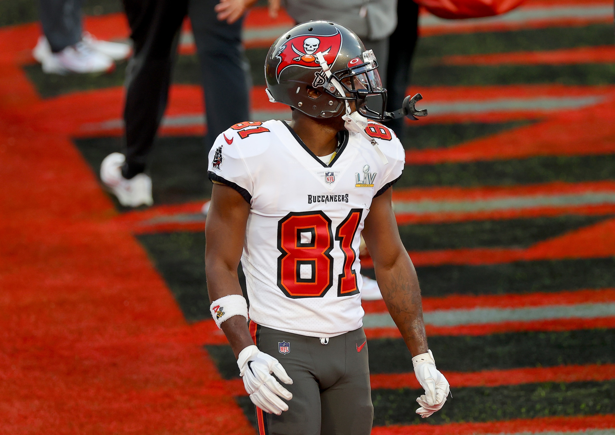 TAMPA, FLORIDA - FEBRUARY 07: Antonio Brown #81 of the Tampa Bay Buccaneers warms up before Super Bowl LV against the Kansas City Chiefs at Raymond James Stadium on February 07, 2021 in Tampa, Florida. (Photo by Kevin C. Cox/Getty Images)