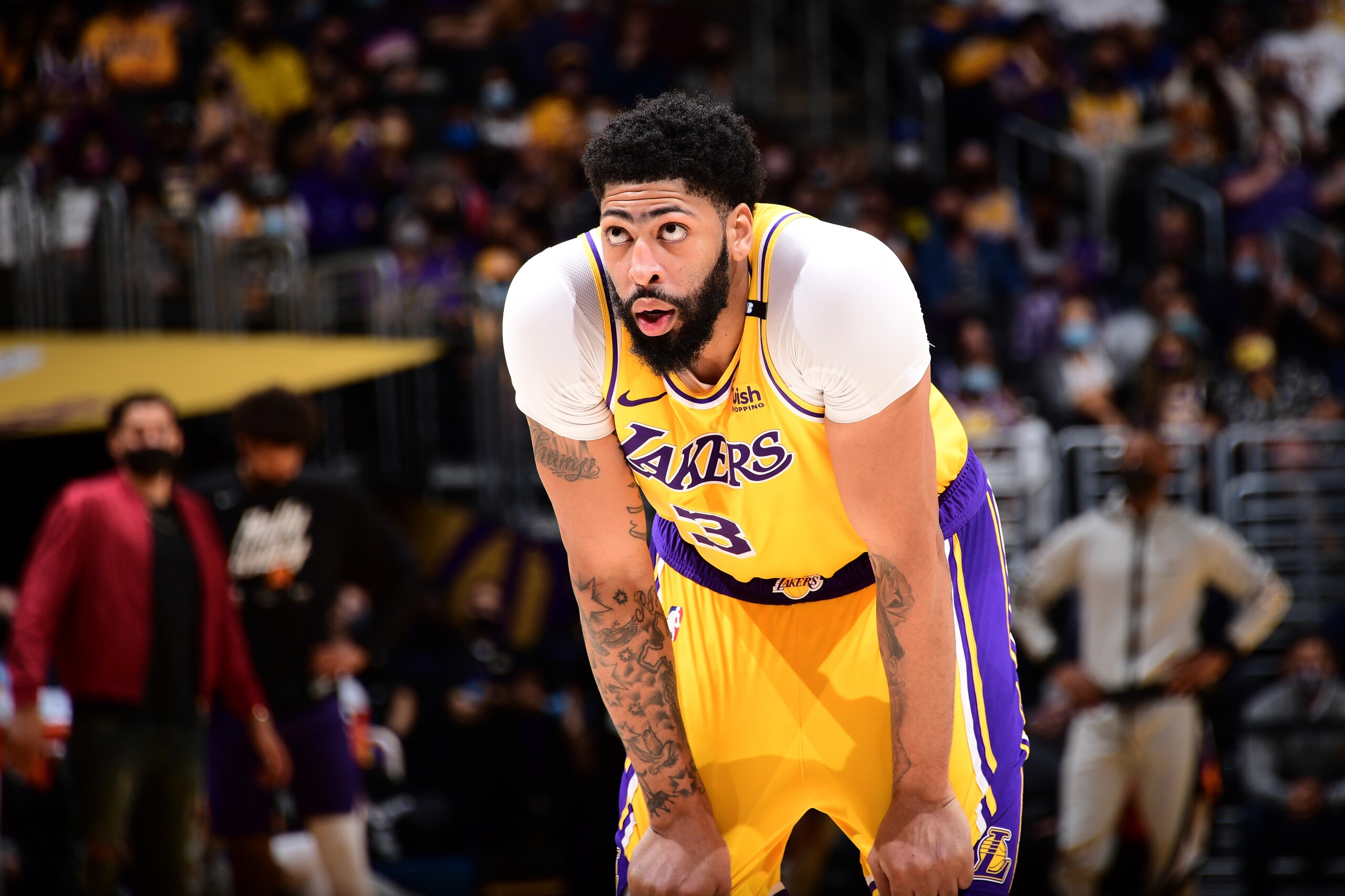 LOS ANGELES, CA - MAY 27: Anthony Davis #3 of the Los Angeles Lakers looks on during the game against the Phoenix Suns during Round 1, Game 3 of the 2021 NBA Playoffs on May 27, 2021 at STAPLES Center in Los Angeles, California. NOTE TO USER: User expressly acknowledges and agrees that, by downloading and/or using this Photograph, user is consenting to the terms and conditions of the Getty Images License Agreement. Mandatory Copyright Notice: Copyright 2021 NBAE (Photo by Adam Pantozzi/NBAE via Getty Images)