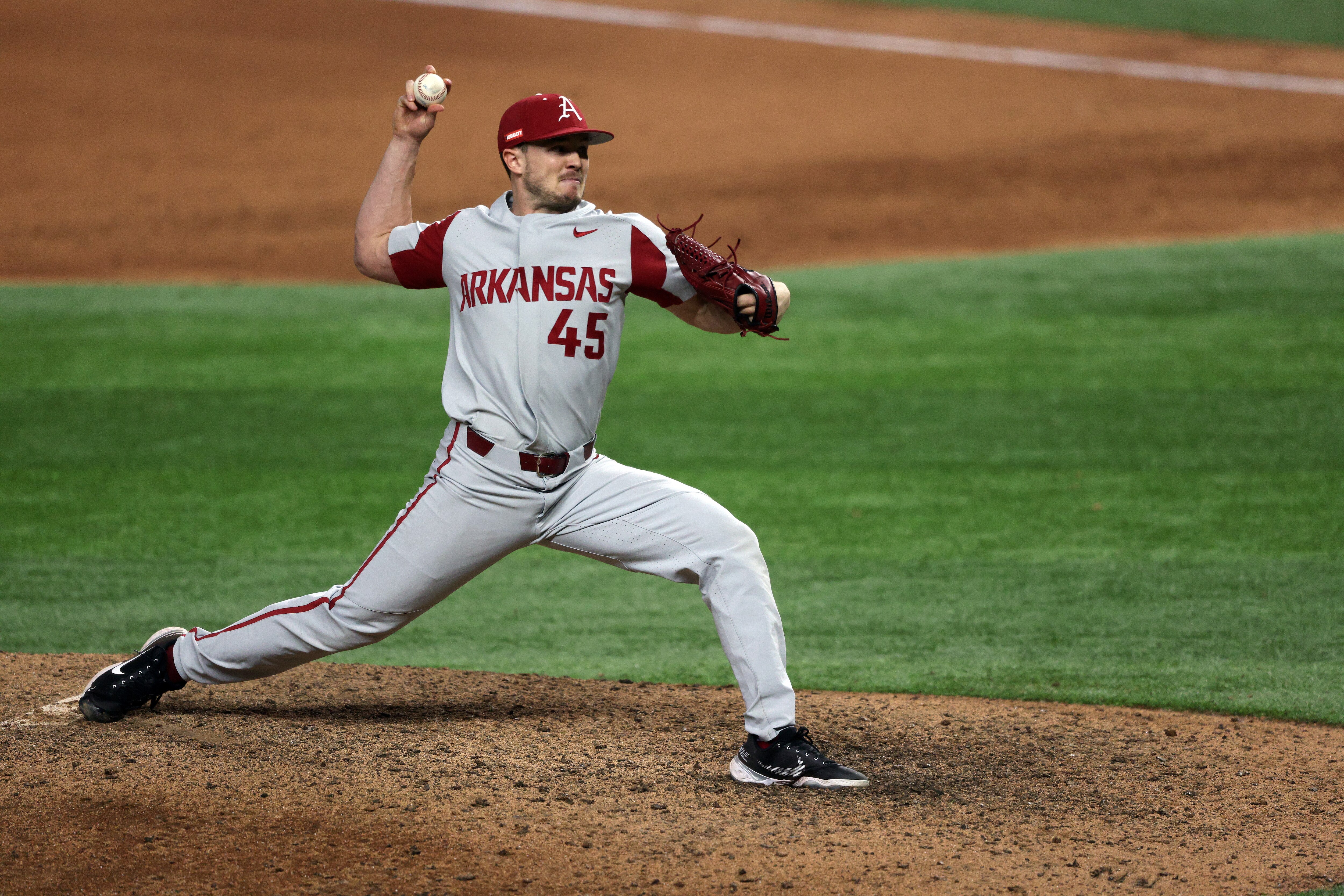 ARLINGTON, TEXAS - FEBRUARY 22:  Kevin Kopps #45 of the Arkansas Razorbacks throws against the TCU Horned Frogs in the eighth inning during the 2021 State Farm College Baseball Showdown at Globe Life Field on February 22, 2021 in Arlington, Texas. (Photo by Ronald Martinez/Getty Images)