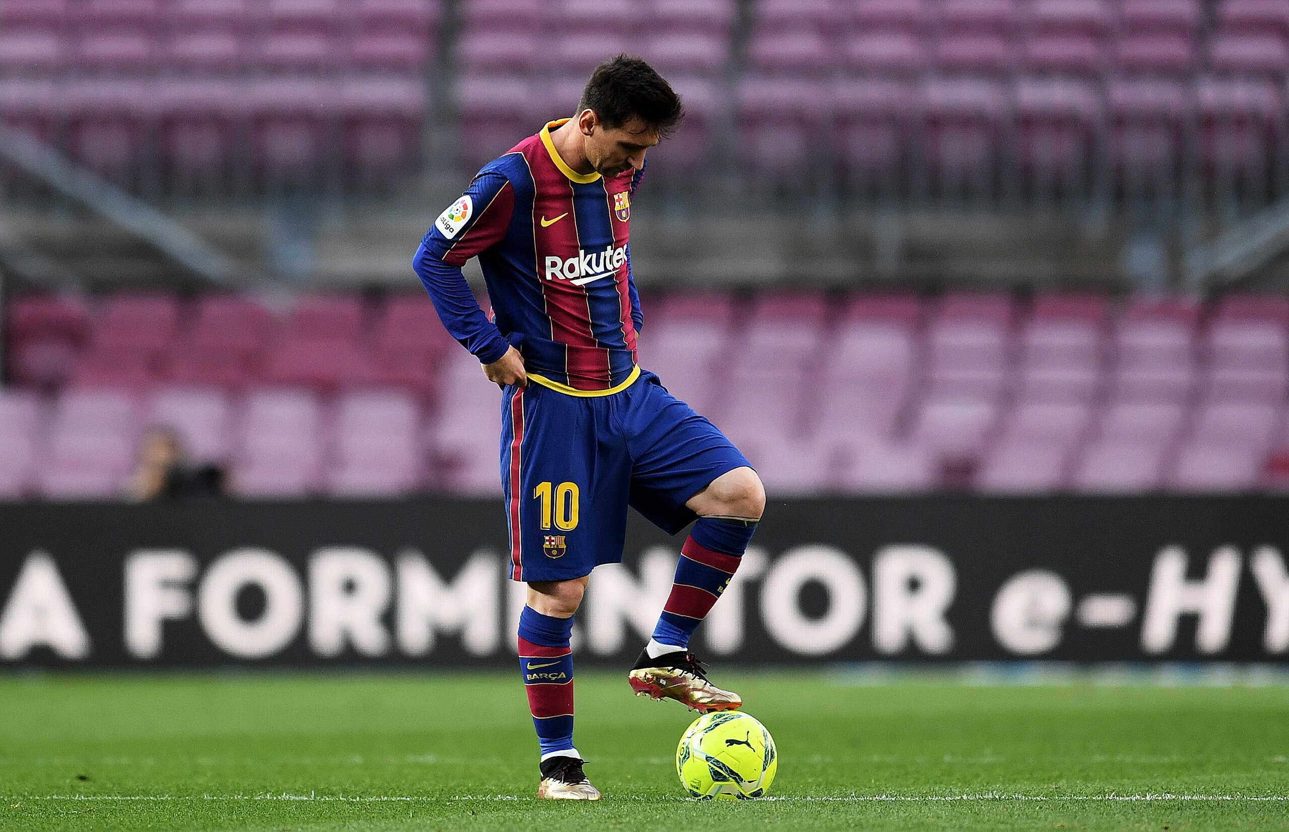 BARCELONA, SPAIN - MAY 16: Lionel Messi of FC Barcelona looks dejected during the La Liga Santander match between FC Barcelona and RC Celta at Camp Nou on May 16, 2021 in Barcelona, Spain. Sporting stadiums around Spain remain under strict restrictions due to the Coronavirus Pandemic as Government social distancing laws prohibit fans inside venues resulting in games being played behind closed doors. (Photo by David Ramos/Getty Images) BARCELONA, SPAIN - MAY 16: Lionel Messi of FC Barcelona looks dejected during the La Liga Santander match between FC Barcelona and RC Celta at Camp Nou on May 16, 2021 in Barcelona, Spain. Sporting stadiums around Spain remain under strict restrictions due to the Coronavirus Pandemic as Government social distancing laws prohibit fans inside venues resulting in games being played behind closed doors. (Photo by David Ramos/Getty Images)