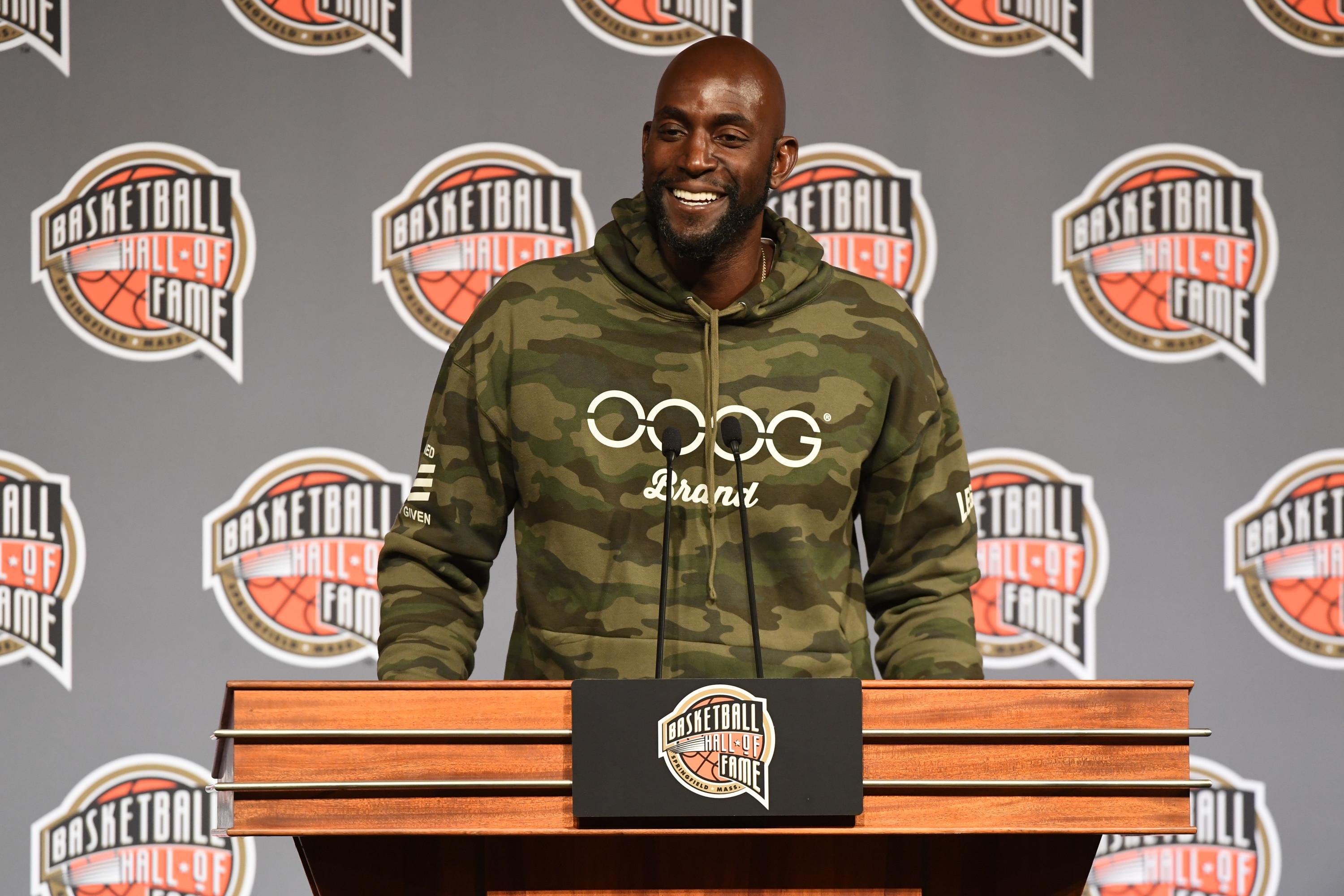 UNCASVILLE, CT - MAY 14: Enshrinee Kevin Garnett addresses the media during the Class of 2020 Press Conference as part of the 2020 Basketball Hall of Fame Enshrinement Ceremony on May 14, 2021 at the Cabaret Theatre at Mohegan Sun in Uncasville, Connecticut. NOTE TO USER: User expressly acknowledges and agrees that, by downloading and/or using this photograph, user is consenting to the terms and conditions of the Getty Images License Agreement.  Mandatory Copyright Notice: Copyright 2021 NBAE (Photo by Andrew D. Bernstein/NBAE via Getty Images)