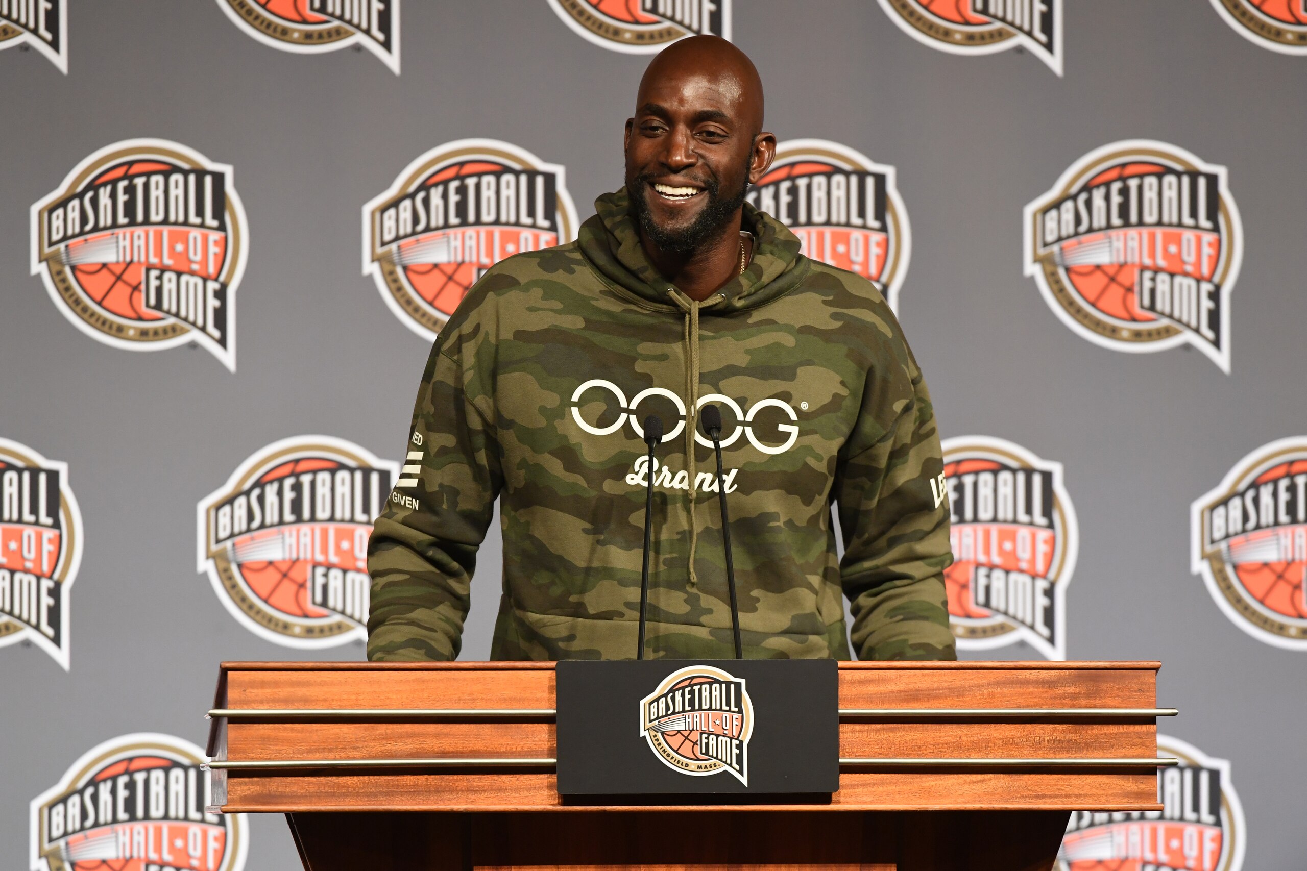 UNCASVILLE, CT - MAY 14: Enshrinee Kevin Garnett addresses the media during the Class of 2020 Press Conference as part of the 2020 Basketball Hall of Fame Enshrinement Ceremony on May 14, 2021 at the Cabaret Theatre at Mohegan Sun in Uncasville, Connecticut. NOTE TO USER: User expressly acknowledges and agrees that, by downloading and/or using this photograph, user is consenting to the terms and conditions of the Getty Images License Agreement.  Mandatory Copyright Notice: Copyright 2021 NBAE (Photo by Andrew D. Bernstein/NBAE via Getty Images)