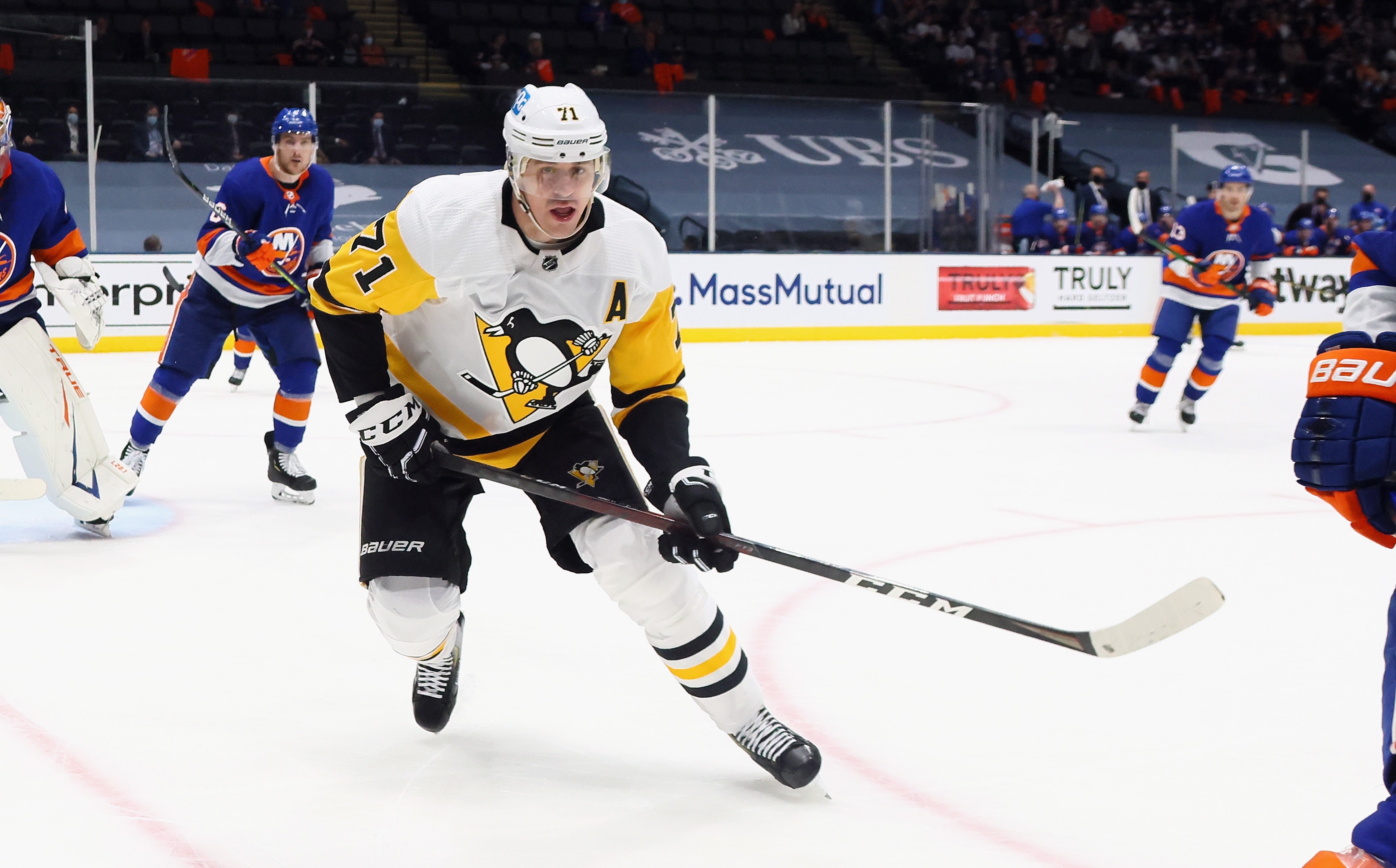 UNIONDALE, NEW YORK - MAY 20: Evgeni Malkin #71 of the Pittsburgh Penguins skates against the New York Islanders in Game Three of the First Round of the 2021 Stanley Cup Playoffs at the Nassau Coliseum on May 20, 2021 in Uniondale, New York. The Penguins defeated the Islanders 5-4. (Photo by Bruce Bennett/Getty Images)