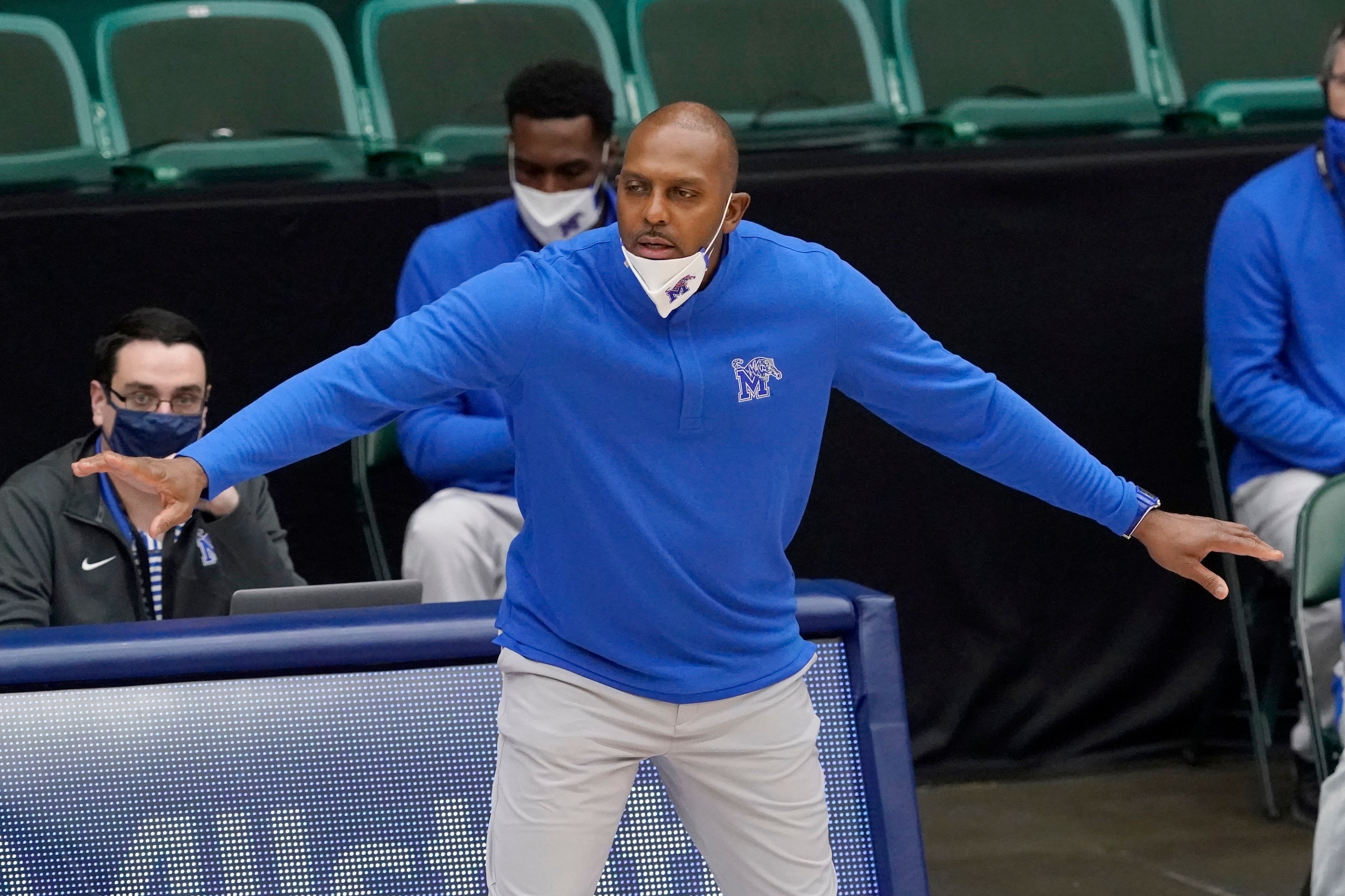 Memphis head coach Penny Hardaway instructs his team during an NCAA college basketball championship game against Mississippi State in the NIT, Sunday, March 28, 2021, in Frisco, Texas. (AP Photo/Tony Gutierrez)