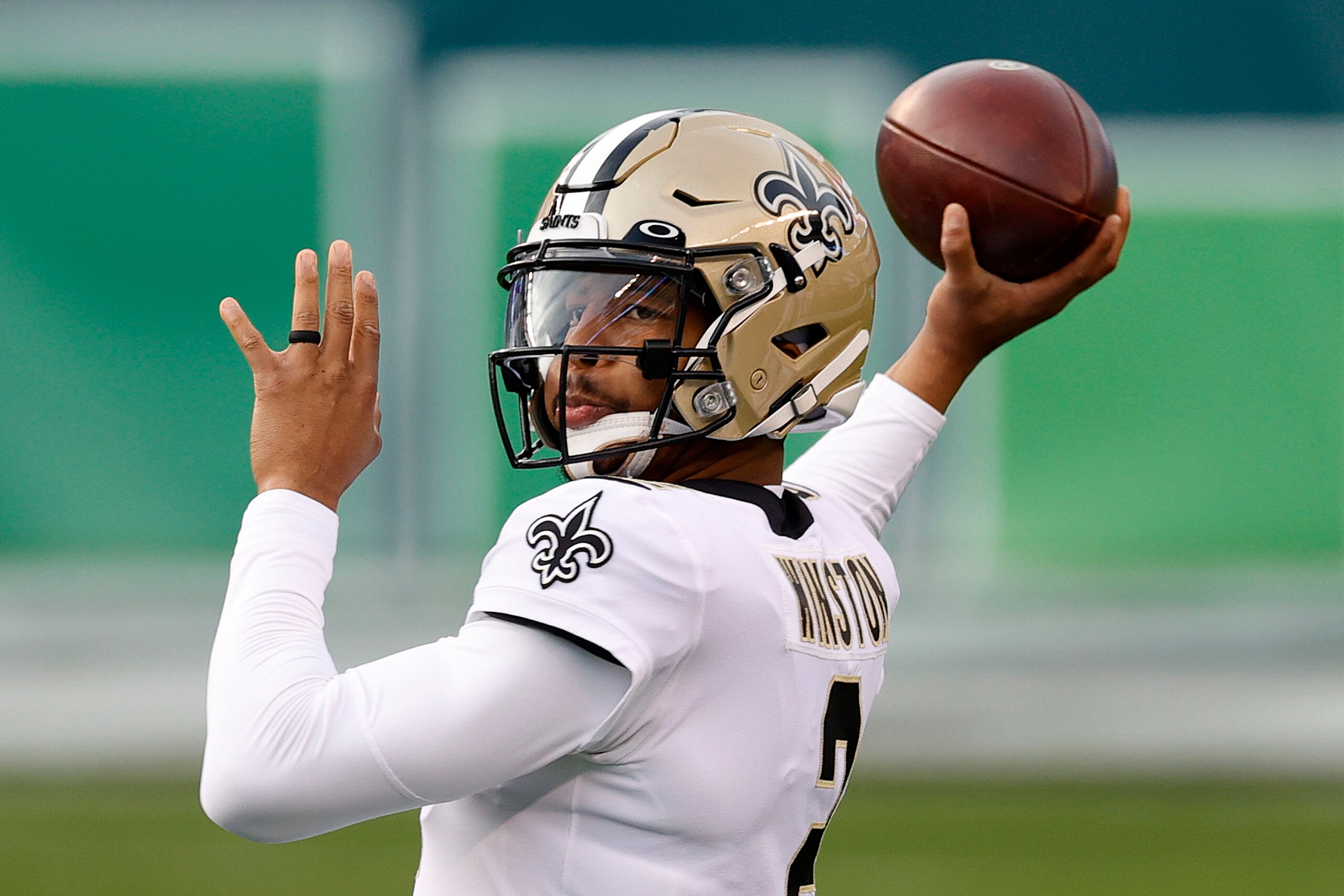 PHILADELPHIA, PENNSYLVANIA - DECEMBER 13: Jameis Winston #2 of the New Orleans Saints warms up prior to taking on the New Orleans Saints at Lincoln Financial Field on December 13, 2020 in Philadelphia, Pennsylvania. (Photo by Tim Nwachukwu/Getty Images) PHILADELPHIA, PENNSYLVANIA - DECEMBER 13: Jameis Winston #2 of the New Orleans Saints warms up prior to taking on the New Orleans Saints at Lincoln Financial Field on December 13, 2020 in Philadelphia, Pennsylvania. (Photo by Tim Nwachukwu/Getty Images)