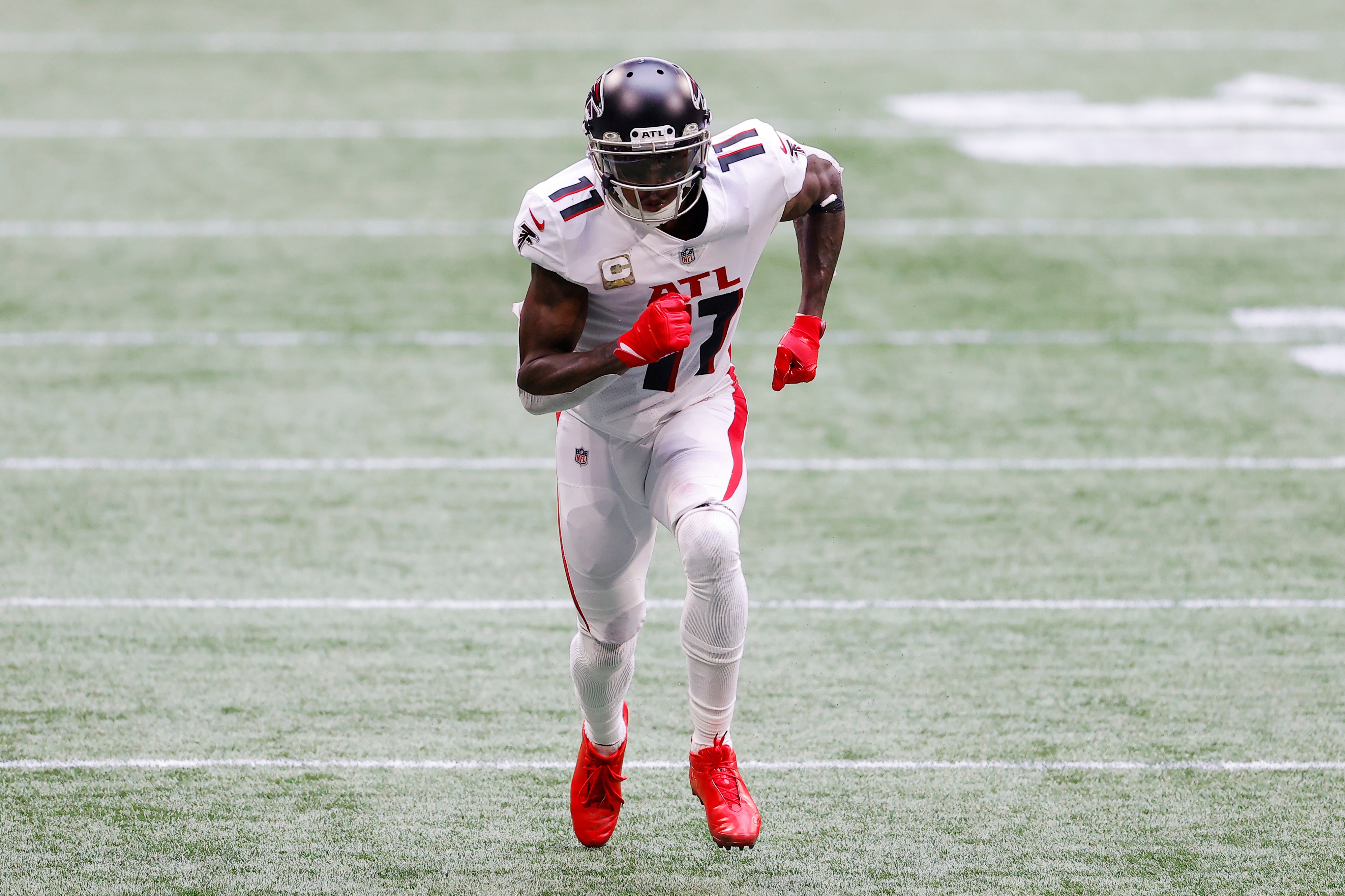 ATLANTA, GEORGIA - NOVEMBER 08: Julio Jones #11 of the Atlanta Falcons runs a route during the first half against the Denver Broncos at Mercedes-Benz Stadium on November 08, 2020 in Atlanta, Georgia. (Photo by Kevin C. Cox/Getty Images)