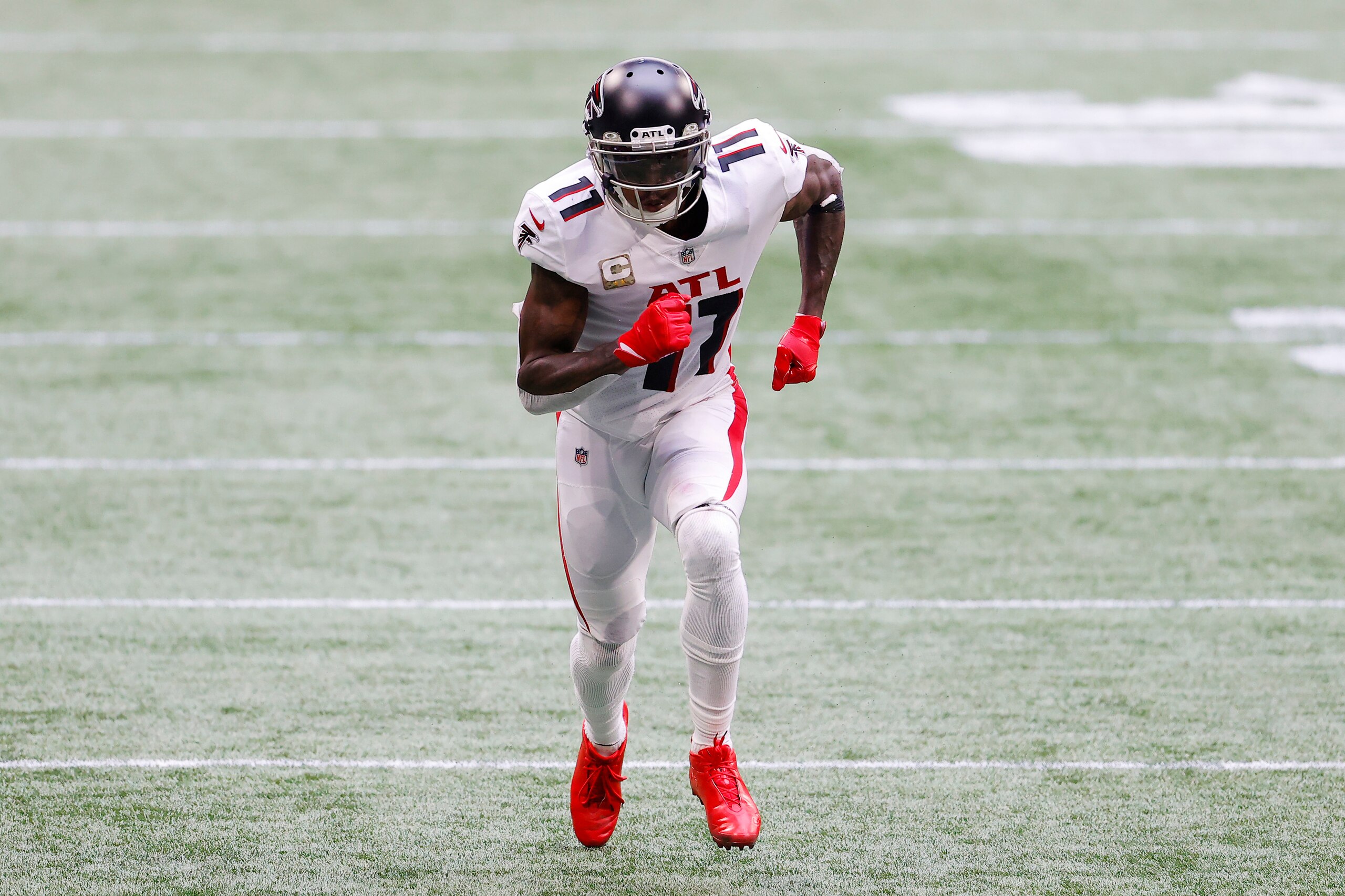 ATLANTA, GEORGIA - NOVEMBER 08: Julio Jones #11 of the Atlanta Falcons runs a route during the first half against the Denver Broncos at Mercedes-Benz Stadium on November 08, 2020 in Atlanta, Georgia. (Photo by Kevin C. Cox/Getty Images) ATLANTA, GEORGIA - NOVEMBER 08: Julio Jones #11 of the Atlanta Falcons runs a route during the first half against the Denver Broncos at Mercedes-Benz Stadium on November 08, 2020 in Atlanta, Georgia. (Photo by Kevin C. Cox/Getty Images)
